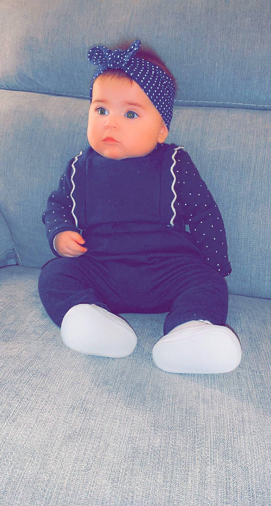 Léna participe au concours pour gagner de l'argent avec cette photo : baby, baby_products, baby_toddler_clothing, cap, child, clothing, costume_hat, electric_blue, eye, face, human_body, knee, knit_cap, leg, magenta, pattern, sitting, sleeve, sock, toddler