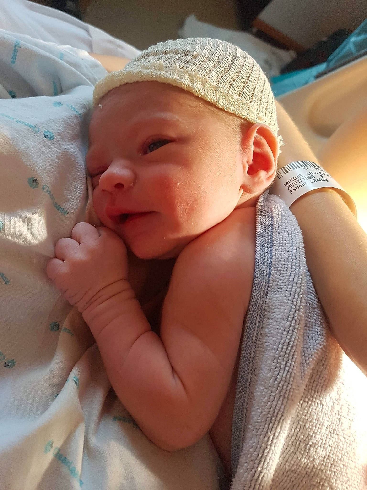 Léana a rejoint le concours — aidez-le/la à gagner de superbes lots ! cheek, child, childbirth, ear, face, finger, forehead, girl, hand, head, infant, lip, mouth, nose, person, product, skin, toddler