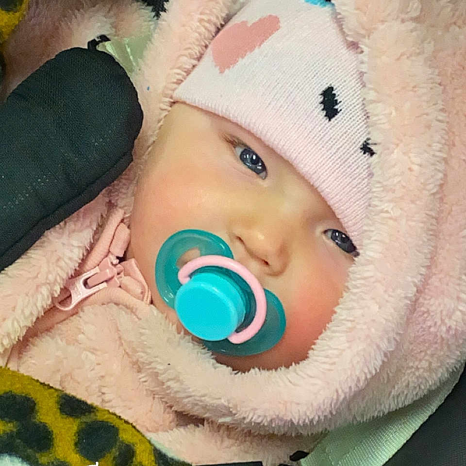 Giulia participe au concours pour gagner de l'argent avec cette photo : baby, baby_products, baby_sleeping, cap, cheek, cool, eye, eyebrow, eyelash, fun, green, happy, head, knit_cap, linens, mouth, nose, plush, toddler, yellow