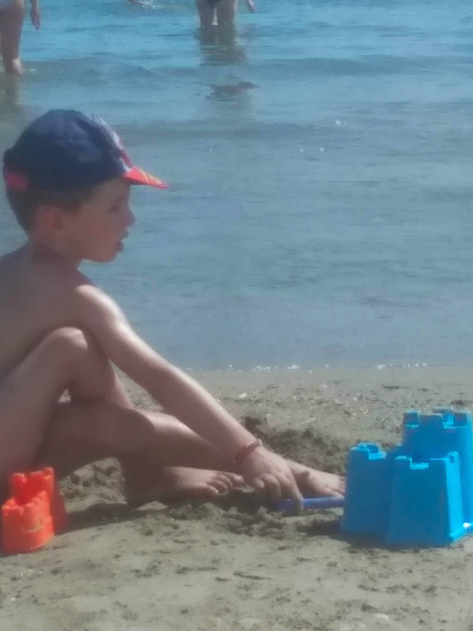 Lorys participe au concours pour gagner de l'argent avec cette photo : barechested, beach, bucket, child, fun, leisure, person, play, recreation, sand, sea, summer, sun_tanning, vacation, water