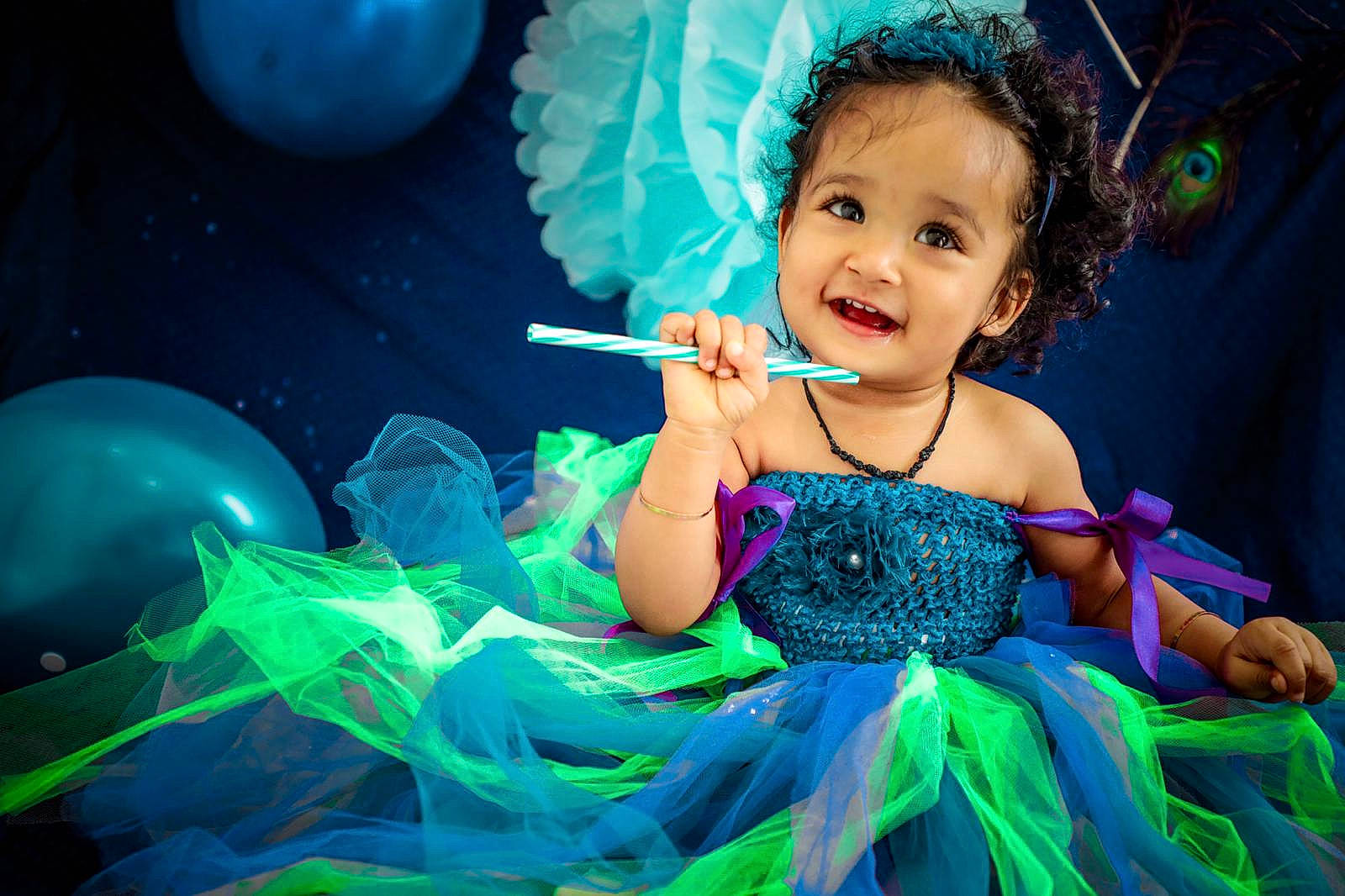 Maelly participe au concours pour gagner de l'argent avec cette photo : aqua, blue, child, costume, fun, happy, party_supply, person, smile, teal, toddler, turquoise