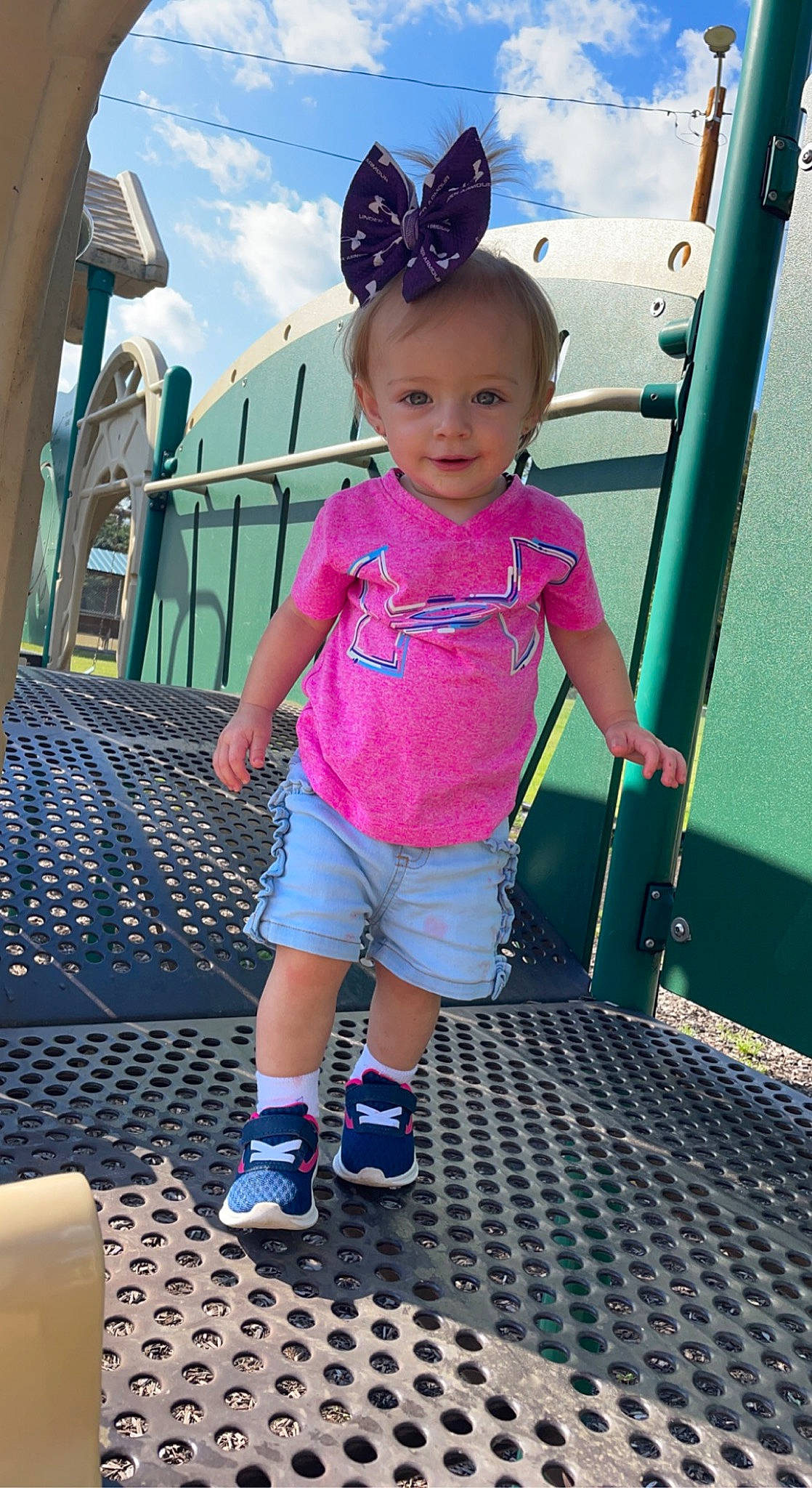 Akira is registered to the contest to win money with this photo: azure, baby, baby_toddler_clothing, blue, child, cloud, electric_blue, fun, happy, human_leg, leisure, magenta, person, pink, recreation, shorts, sky, sleeve, t_shirt, thigh