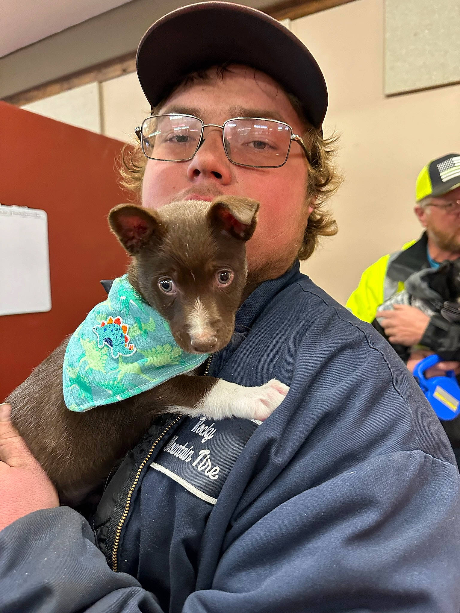Derby is registered to the contest to win money with this photo: baseball_cap, beard, cap, comfort, dog_breed, ear, event, eyewear, fashion_accessory, fawn, felidae, fur, glasses, hat, sleeve, small_to_medium_sized_cats, t_shirt, vision_care, wallaby, whiskers