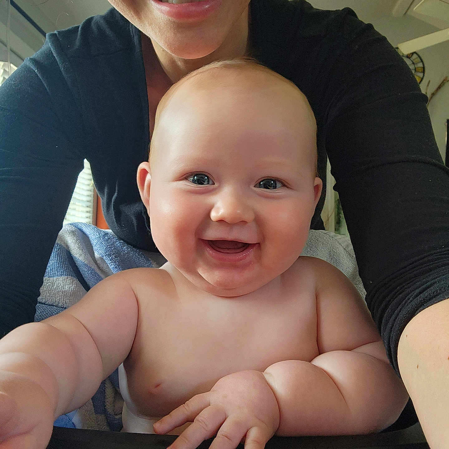 Truen is registered to the contest to win money with this photo: baby, child, smiling, happy, person, adult, face, indoor, skin, hand, arm, cheeks, eyes, mouth, fingers, clothing, glasses, hair, portrait, joy