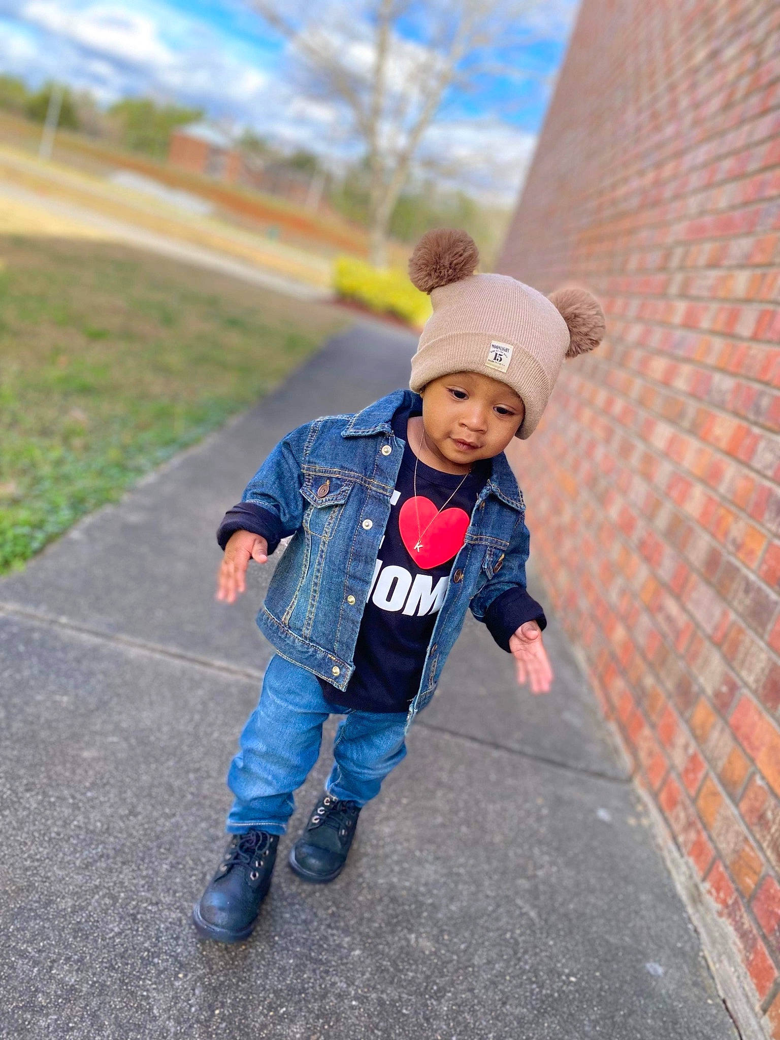 Kingston joined the competition — help win amazing prizes! asphalt, blue, cap, cloud, denim, electric_blue, fun, grass, happy, headwear, landscape, leisure, person, plant, recreation, road_surface, sky, sleeve, street_fashion, t_shirt