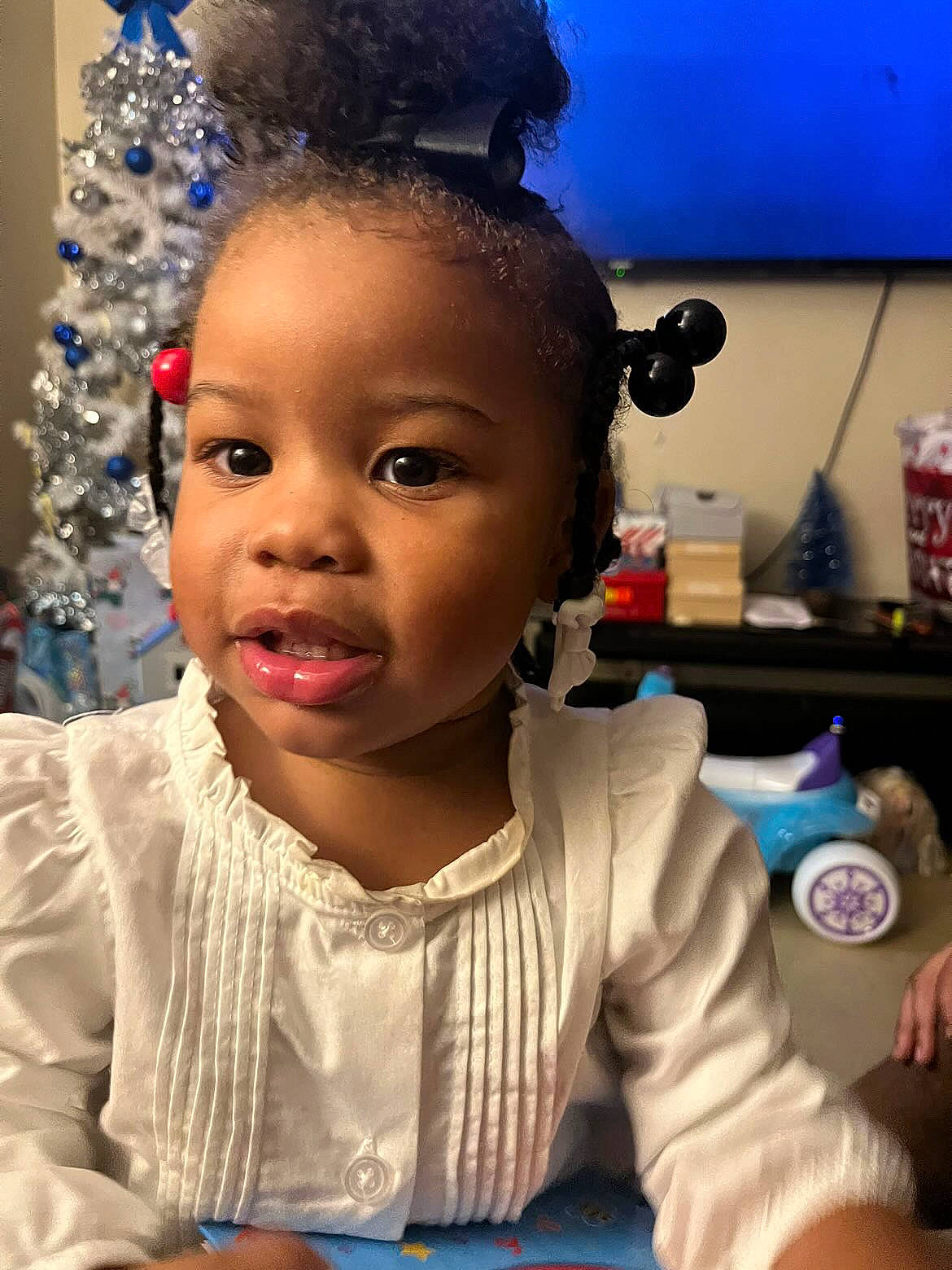 Armani is registered to the contest to win money with this photo: black_hair, blue, cheek, child, chin, christmas_tree, ear, event, eye, eyebrow, eyelash, fashion_accessory, fashion_design, fun, happy, iris, jewellery, nose, person, skin