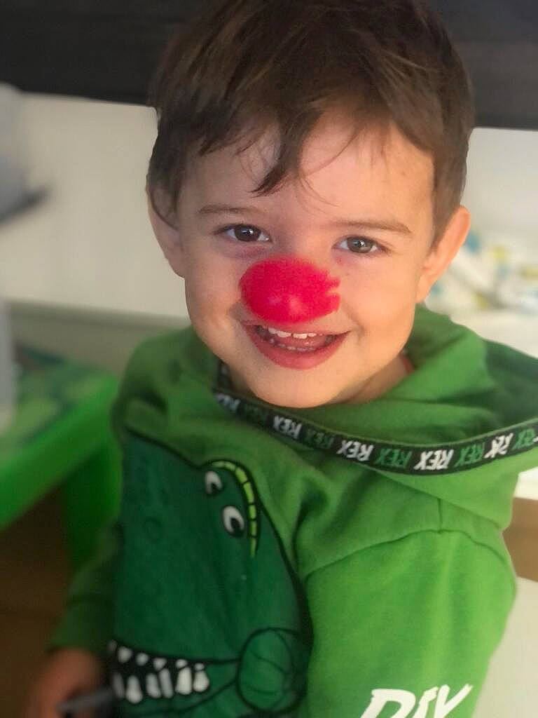 Lisandru a rejoint le concours — aidez-le/la à gagner de superbes lots ! baby, baby_toddler_clothing, cheek, child, chin, cool, eye, eyebrow, facial_expression, forehead, fun, happy, joy, mouth, nose, person, skin, sleeve, smile, standing