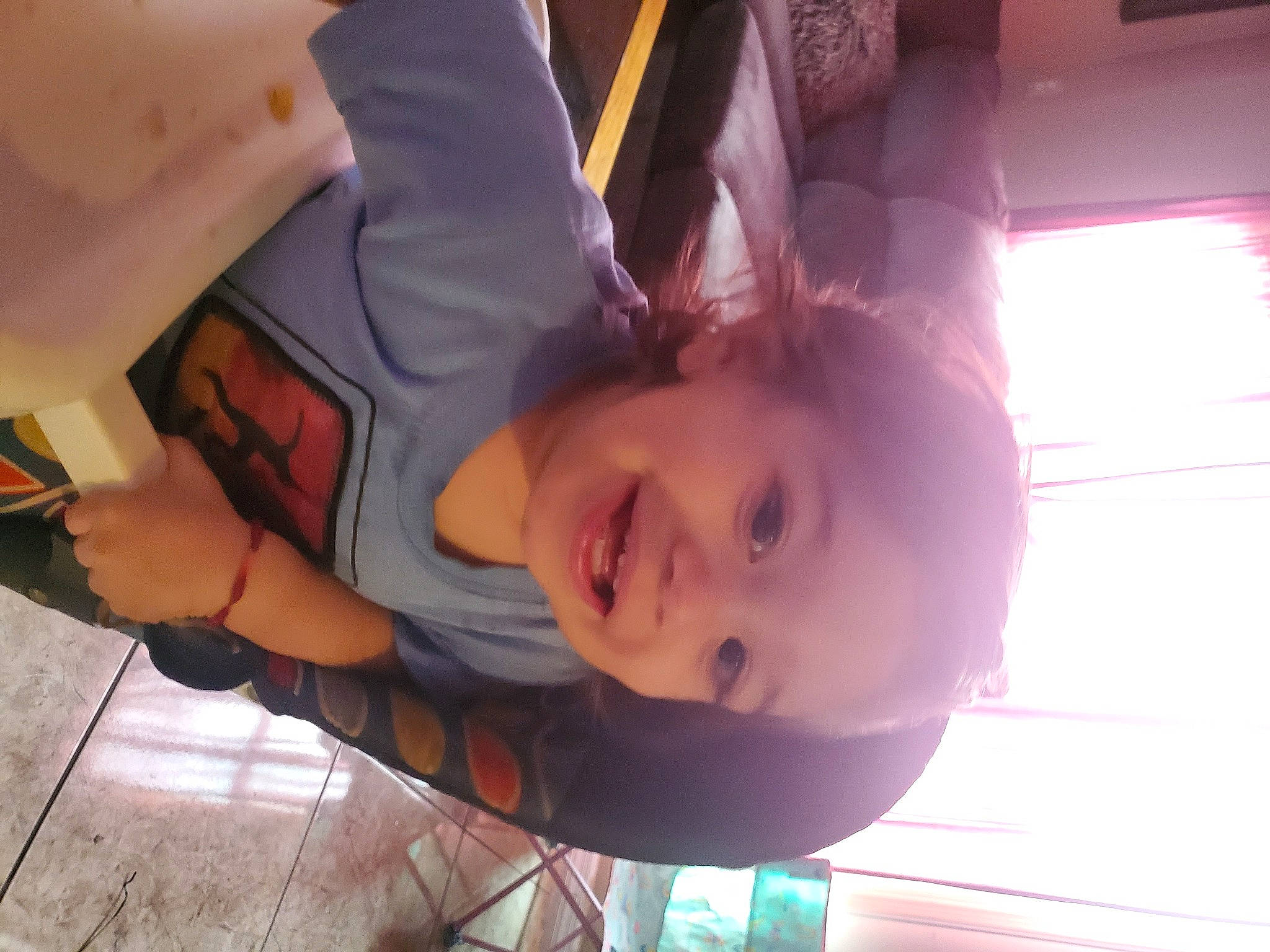 Jose is registered to the contest to win money with this photo: child, elbow, finger, fun, happy, human_leg, joy, leisure, nose, person, smile, thumb, toddler, tree, vacation, wood