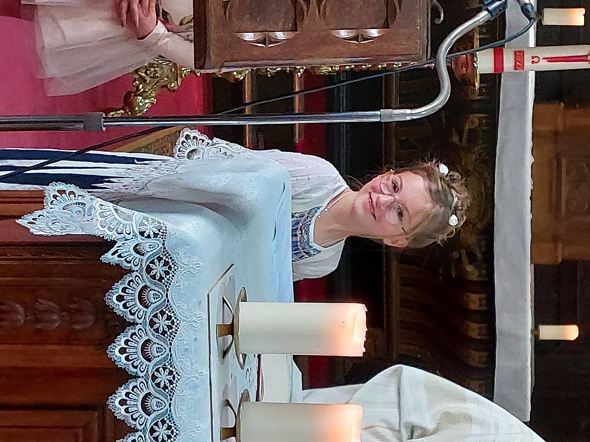 Mya a rejoint le concours — aidez-le/la à gagner de superbes lots ! elbow, eyewear, fashion_design, flesh, font, formal_wear, joy, machine, pattern, person, room, shoulder, sleeve, wedding_dress, white, wood