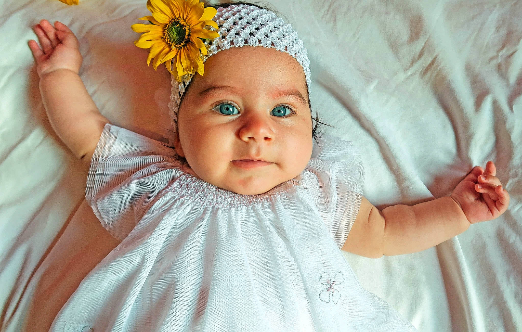 Lucy a rejoint le concours — aidez-le/la à gagner de superbes lots ! baby, baby_sleeping, child, fashion_accessory, hair_accessory, headband, headgear, headpiece, headwear, person, photography, toddler