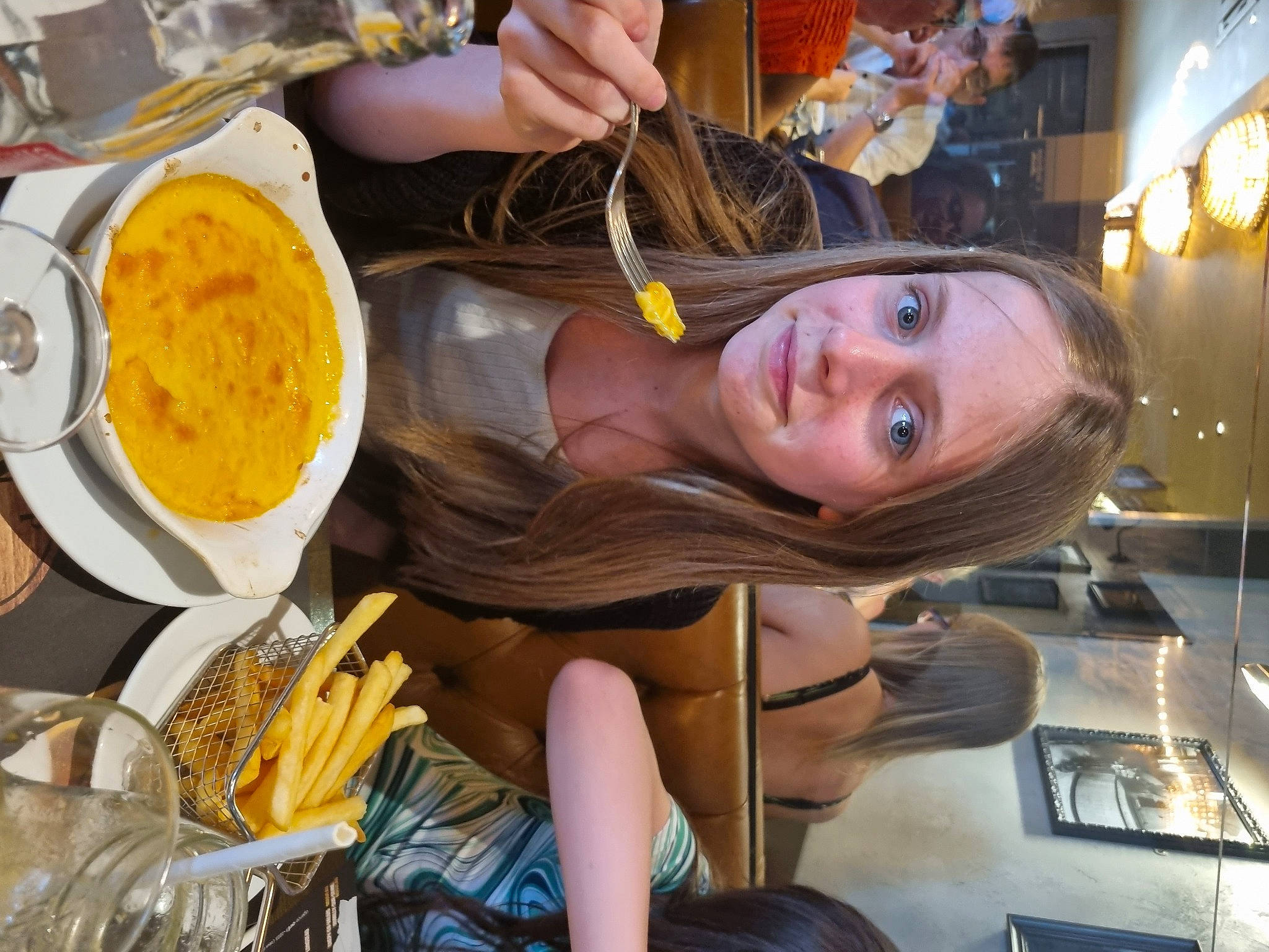 Thamara a rejoint le concours — aidez-le/la à gagner de superbes lots ! backpack, bag, breakfast, comfort_food, cooking, cuisine, dish, drink, event, eyewear, food, fun, hair_coloring, ingredient, luggage_and_bags, person, plate, recipe, side_dish, smile