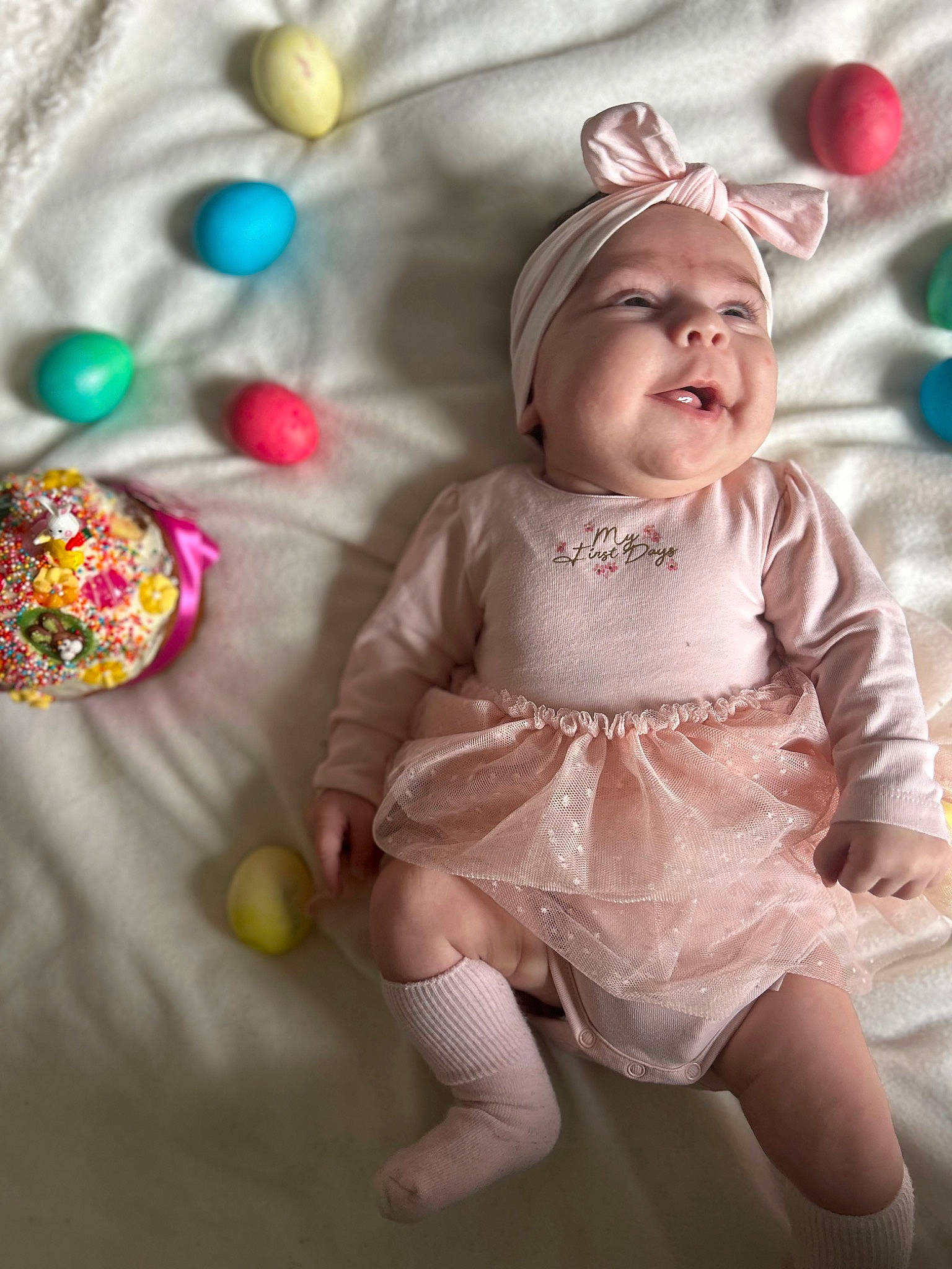 Eva a rejoint le concours — aidez-le/la à gagner de superbes lots ! baby, baby_toddler_clothing, child, dress, embellishment, event, fashion_accessory, food, fun, happy, headwear, jewellery, pattern, person, pink, sitting, skin, sleeve, smile, sock