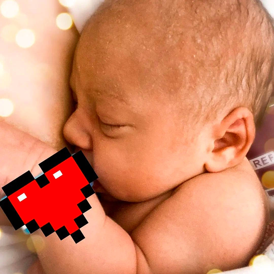 Scott a rejoint le concours — aidez-le/la à gagner de superbes lots ! baby, cheek, chest, eyebrow, eyelash, finger, gesture, happy, head, human_body, iris, lip, mouth, nail, neck, nose, person, skin, thumb, toddler