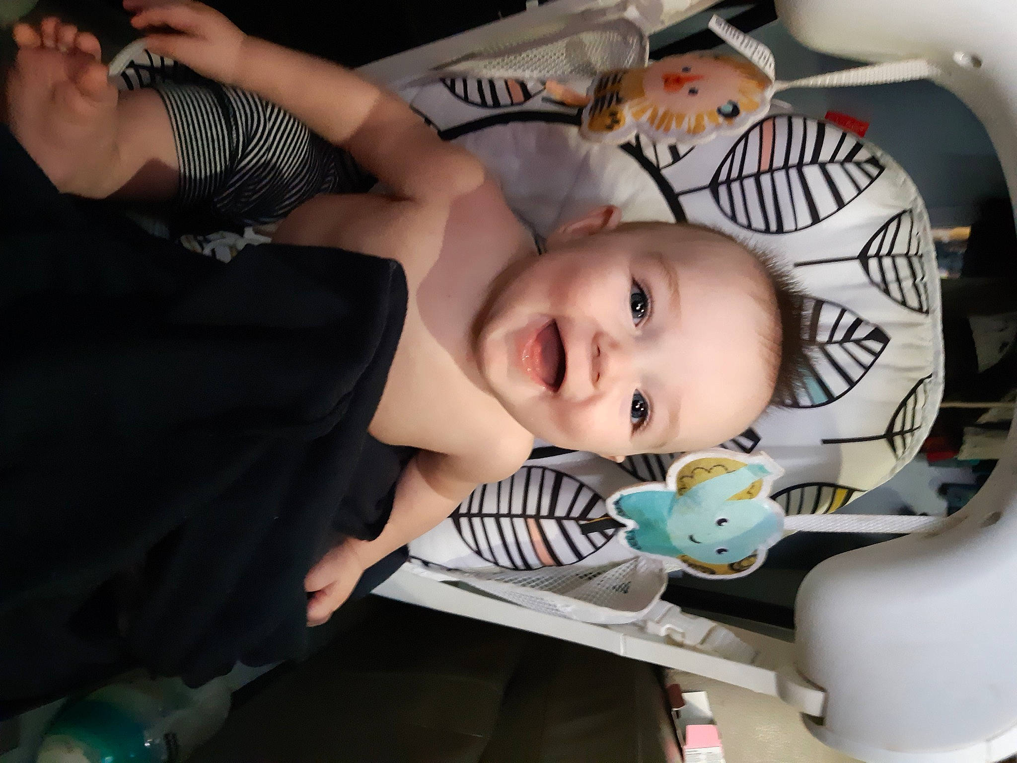 Dalton a rejoint le concours — aidez-le/la à gagner de superbes lots ! baby, baby_products, baby_safety, baby_toddler_clothing, baby_toys, cheek, child, eyelash, iris, person, plastic, product, toddler