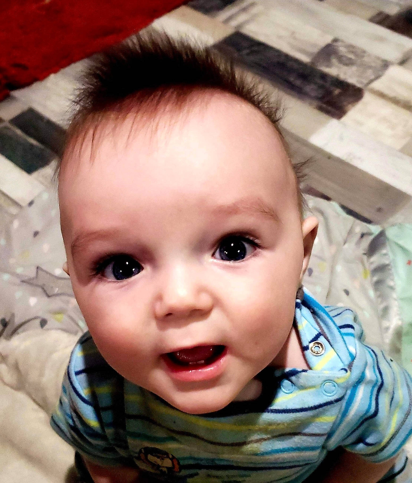 Dalton participe au concours pour gagner de l'argent avec cette photo : baby, baby_toddler_clothing, cheek, child, chin, ear, eye, eyebrow, eyelash, forehead, iris, jaw, linens, lip, mammal, nose, person, skin, throat, toddler