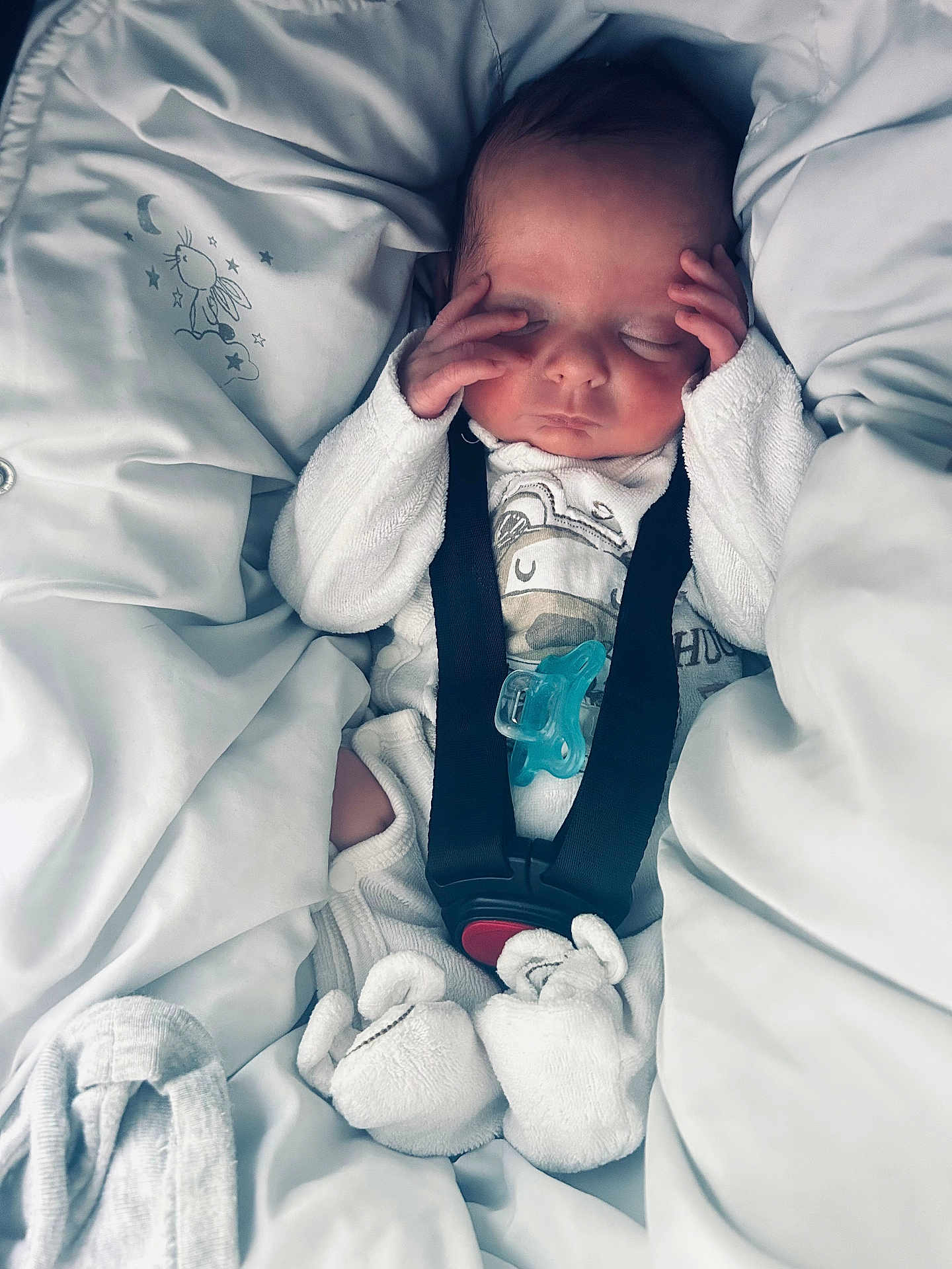 Enzo participe au concours pour gagner de l'argent avec cette photo : baby, sleeping, blanket, onesie, pacifier, plush_booties, infant, hands, face, cozy, white, cute, closeup, comfort, newborn, soft, resting, child, peaceful, indoor