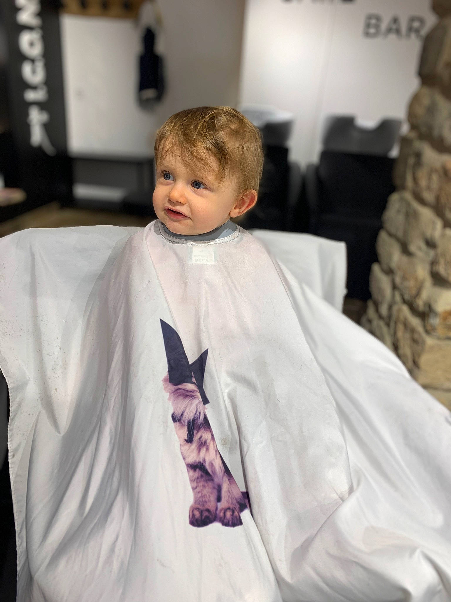 Tiago a rejoint le concours — aidez-le/la à gagner de superbes lots ! baby, bag, beauty, child, costume, dress, event, fashion, fashion_accessory, fashion_design, flooring, formal_wear, fur, happy, linens, pattern, peach, person, room, sleeve