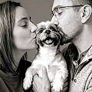 Guizmo participe au concours pour gagner de l'argent avec cette photo : affection, black_and_white, casual_clothing, close_up, cute, dog, face, friendly, glasses, happy, holding, indoor, kiss, love, man, people, pet, portrait, smile, woman