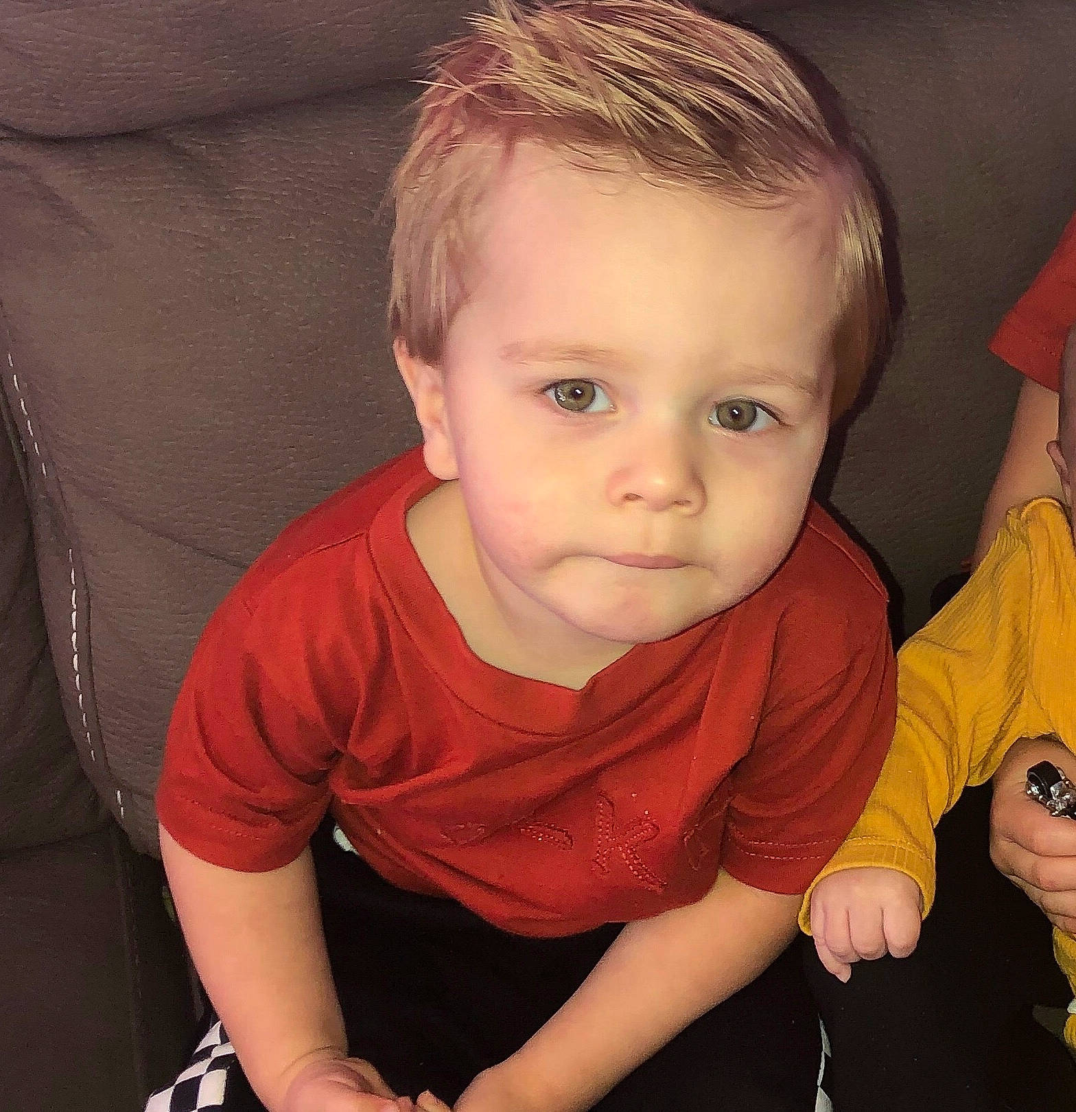 Nathan a rejoint le concours — aidez-le/la à gagner de superbes lots ! arm, baby, blond, cheek, child, child_model, chin, ear, eye, face, finger, hairstyle, hand, head, iris, lip, nose, person, sitting, skin