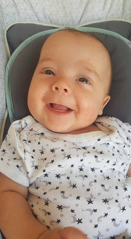 Daymon a rejoint le concours — aidez-le/la à gagner de superbes lots ! baby, baby_laughing, baby_making_funny_faces, cheek, child, chin, ear, face, facial_expression, forehead, head, joy, laugh, lip, mouth, neck, nose, person, skin, smile