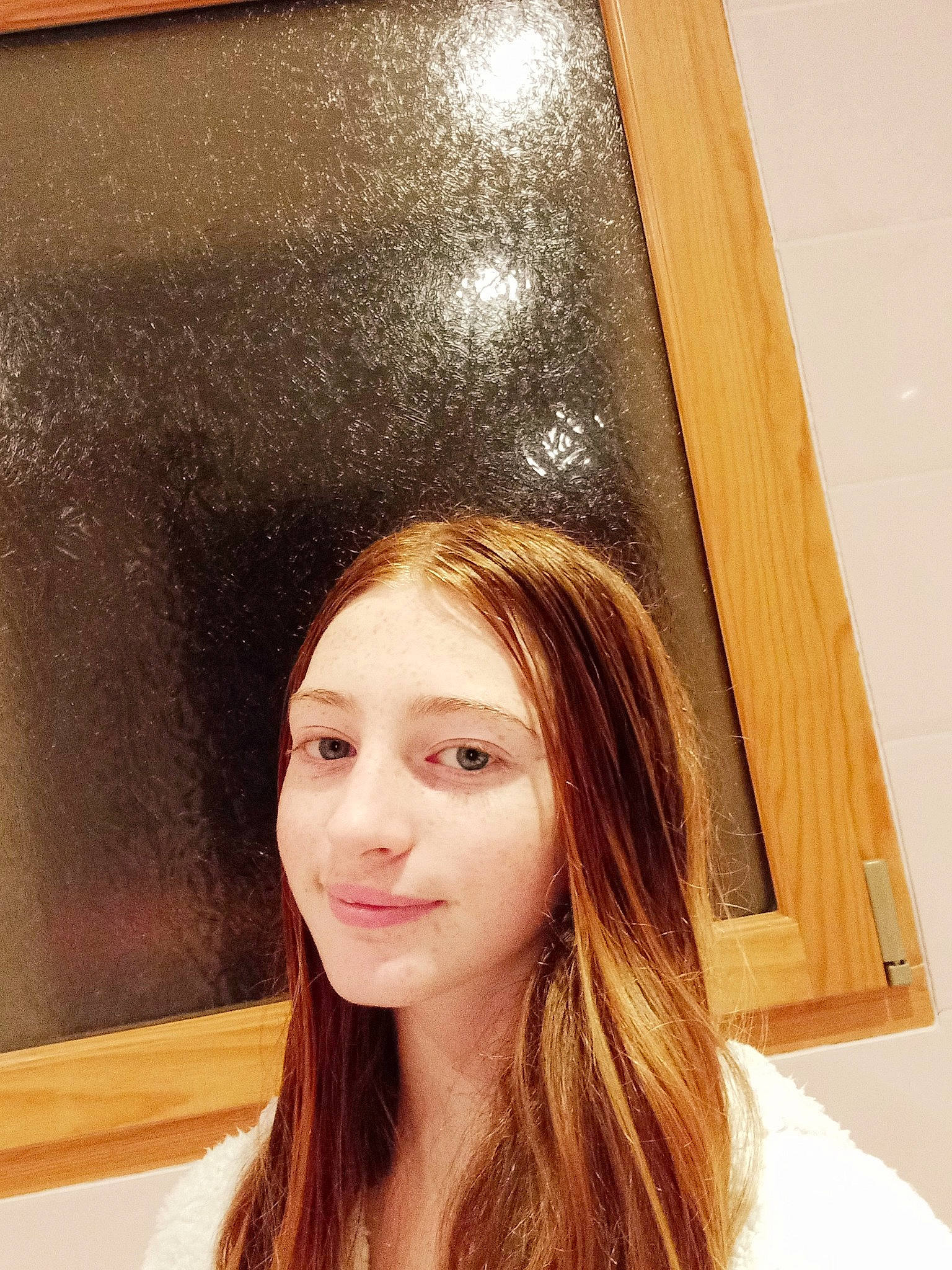 Justine a rejoint le concours — aidez-le/la à gagner de superbes lots ! blond, brown, chin, eyebrow, eyelash, flash_photography, forehead, happy, hardwood, iris, jaw, joy, layered_hair, lip, long_hair, makeover, person, shoulder, smile, step_cutting