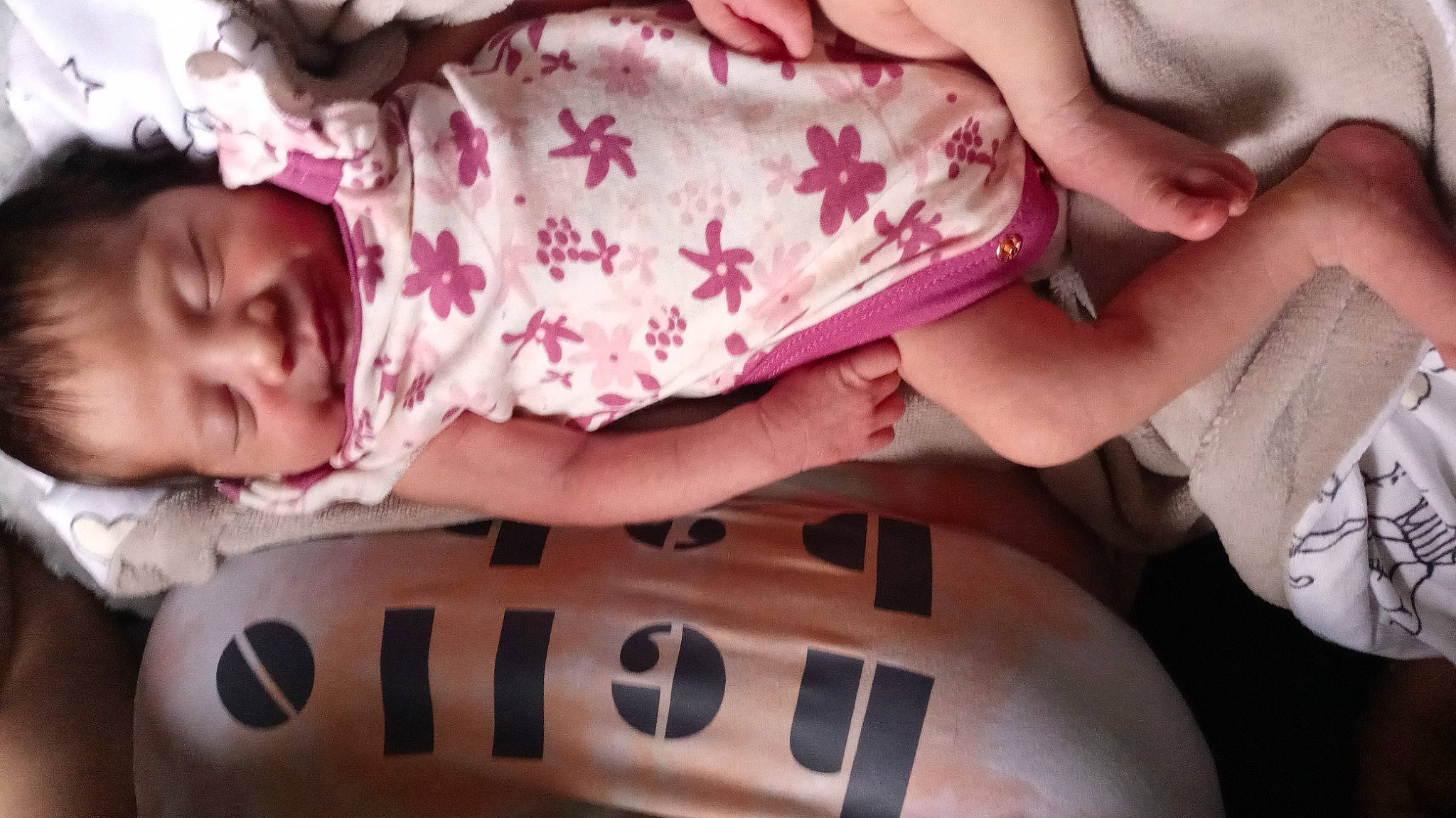 Nairobi is registered to the contest to win money with this photo: baby, baby_toddler_clothing, elbow, finger, fun, gesture, hand, happy, human_body, mouth, nail, person, pink, skin, sleeve, t_shirt, thigh, thumb, toddler, white