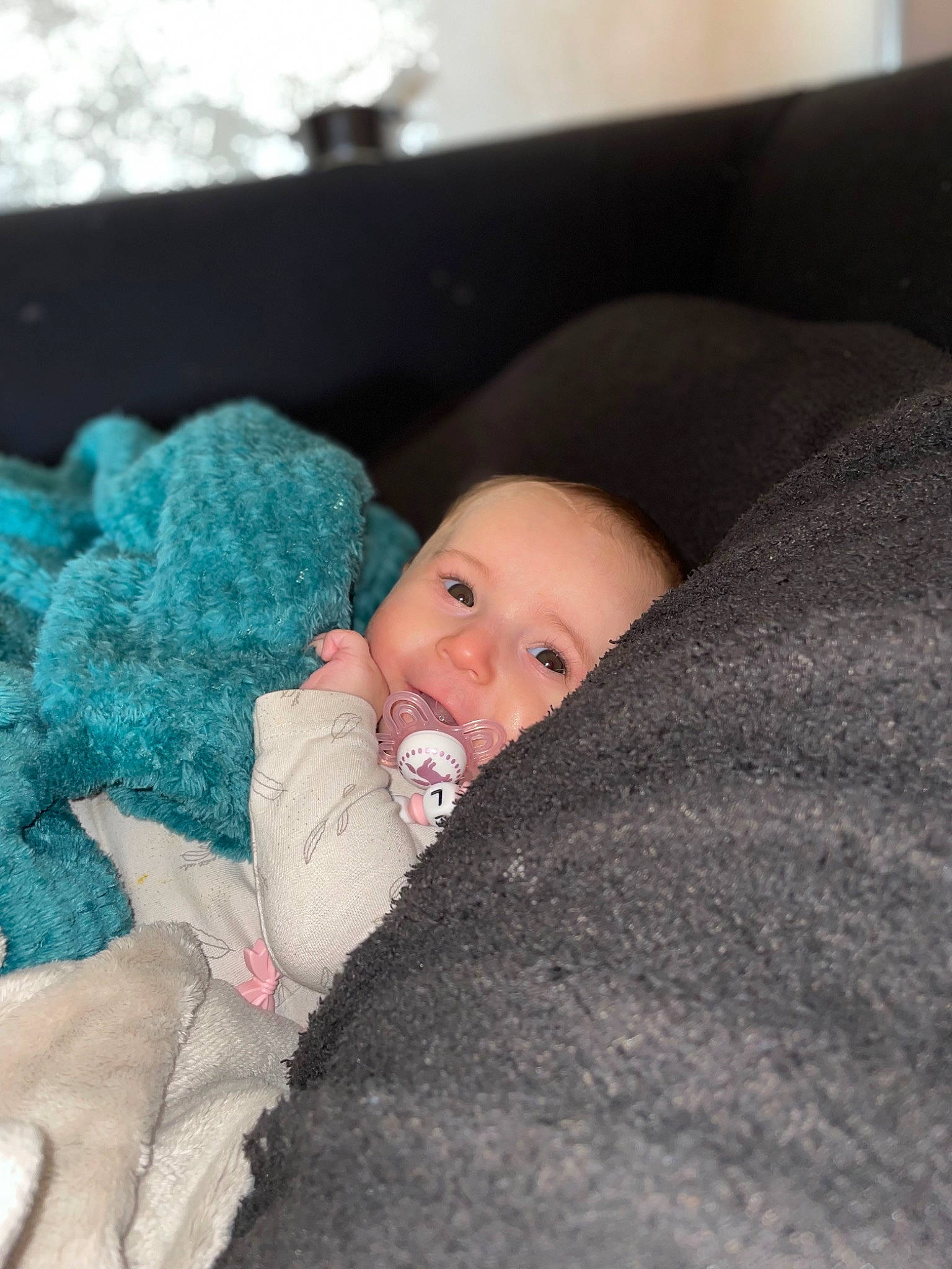 Elena participe au concours pour gagner de l'argent avec cette photo : baby, baby_toddler_clothing, bedtime, cheek, child, comfort, eye, fur, head, hug, iris, linens, nose, person, sitting, stuffed_toy, teddy_bear, toddler, toy, tree