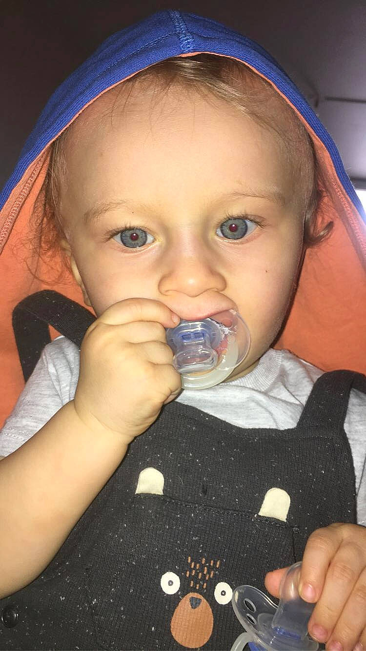 Ethan a rejoint le concours — aidez-le/la à gagner de superbes lots ! baby, child, eating, face, mouth, nose, person, toddler