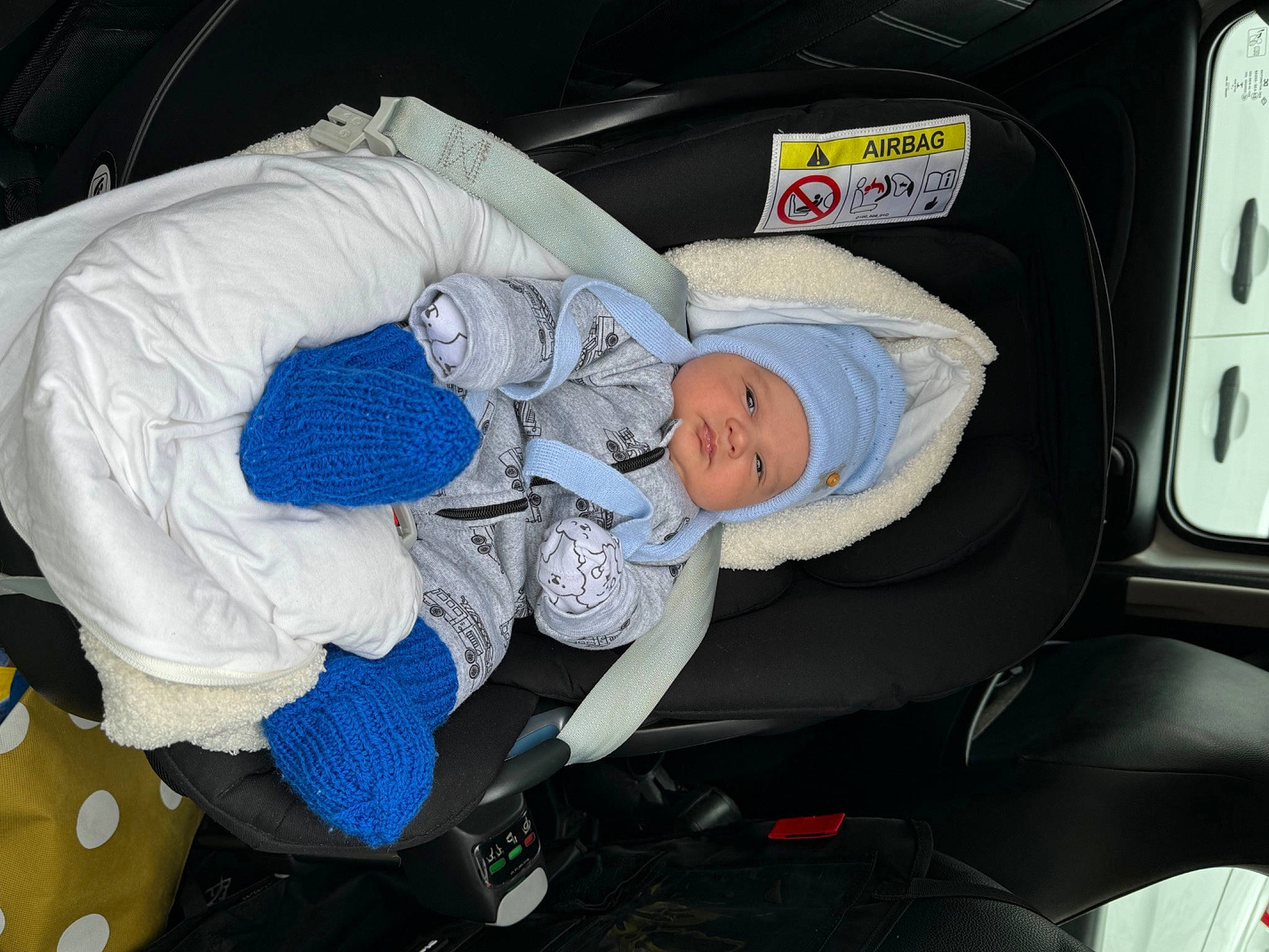 Leonardo a rejoint le concours — aidez-le/la à gagner de superbes lots ! auto_part, baby, baby_carriage, baby_in_car_seat, baby_products, baby_safety, baby_toddler_clothing, car_seat, child, comfort, headwear, motor_vehicle, person, plastic, product, service, toddler, vehicle_door