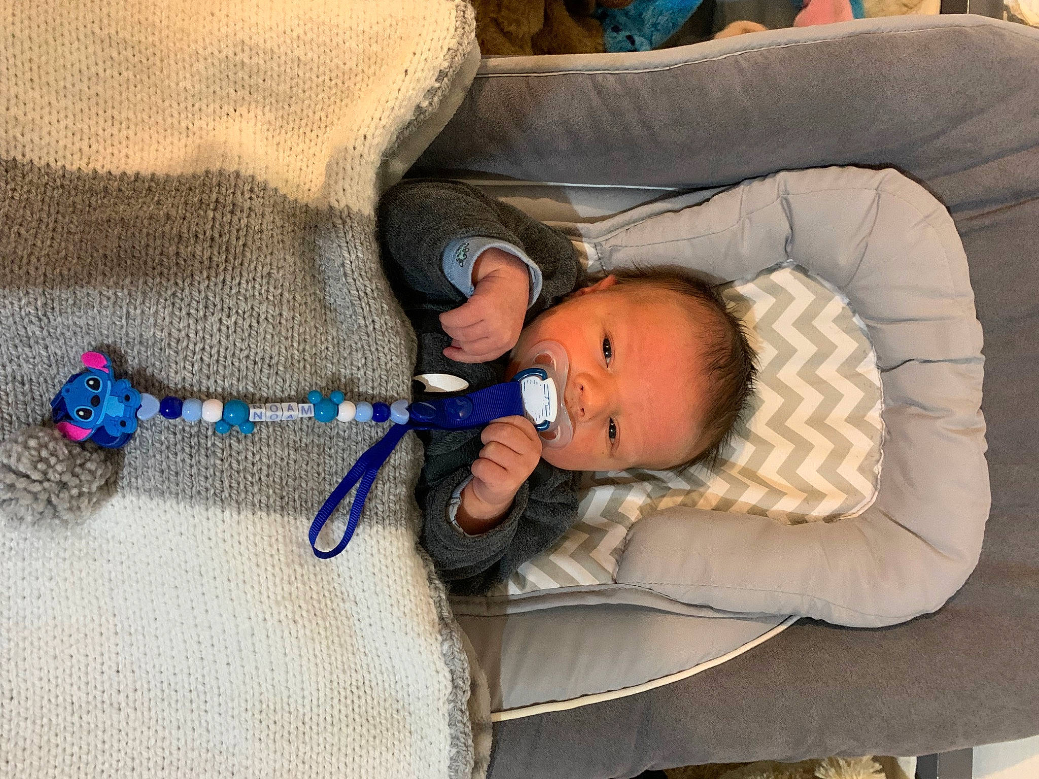 Noam a rejoint le concours — aidez-le/la à gagner de superbes lots ! baby, baby_products, baby_safety, baby_sleeping, baby_toddler_clothing, child, comfort, electric_blue, hat, linens, mammal, nap, pattern, person, product, room, sitting, skin, sleep, toddler