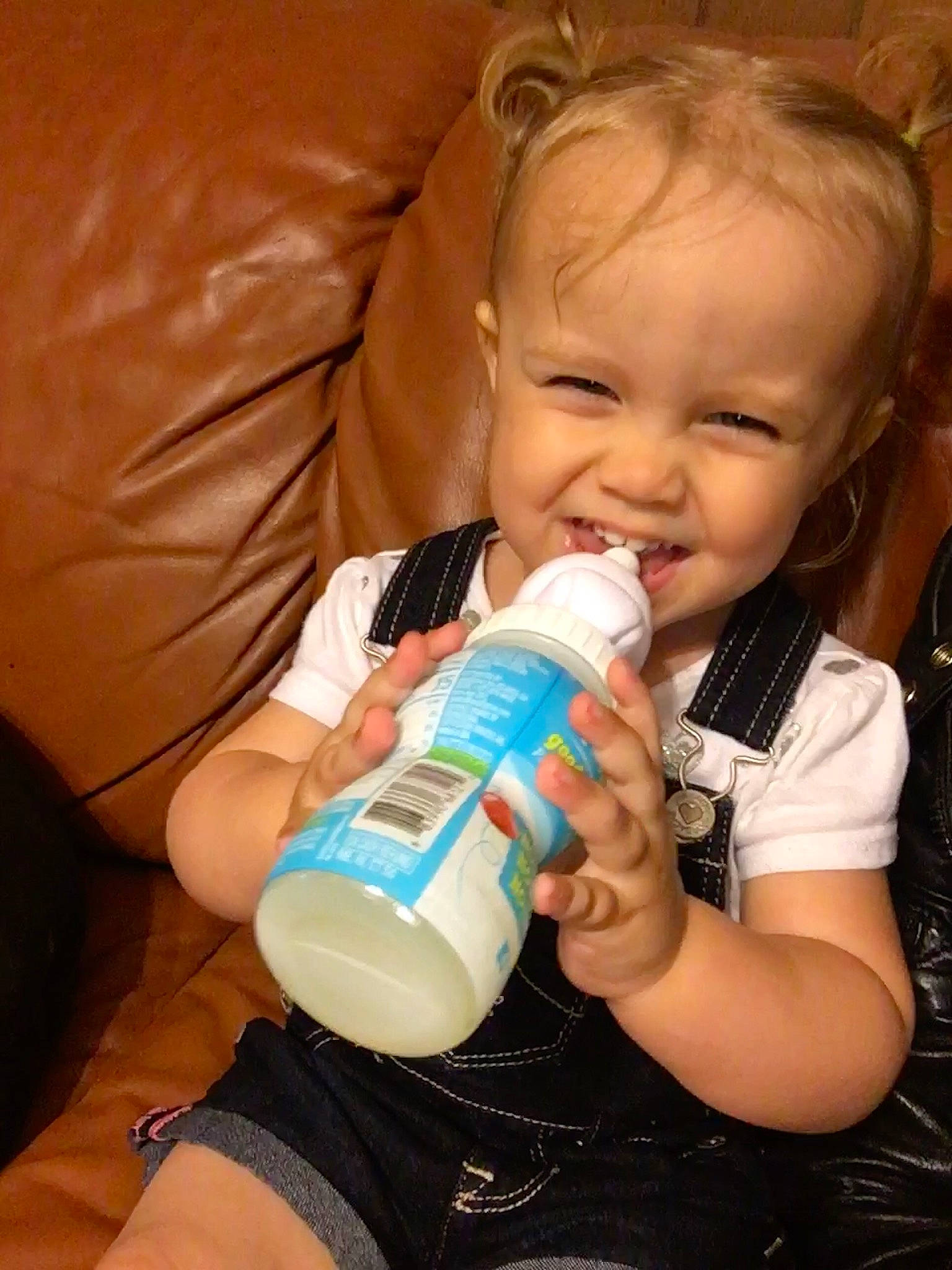 Paityn is registered to the contest to win money with this photo: baby, baby_bottle, baby_products, bottle, child, dairy, drink, drinking, drinkware, infant_formula, joy, person, plastic_bottle, product, toddler, water