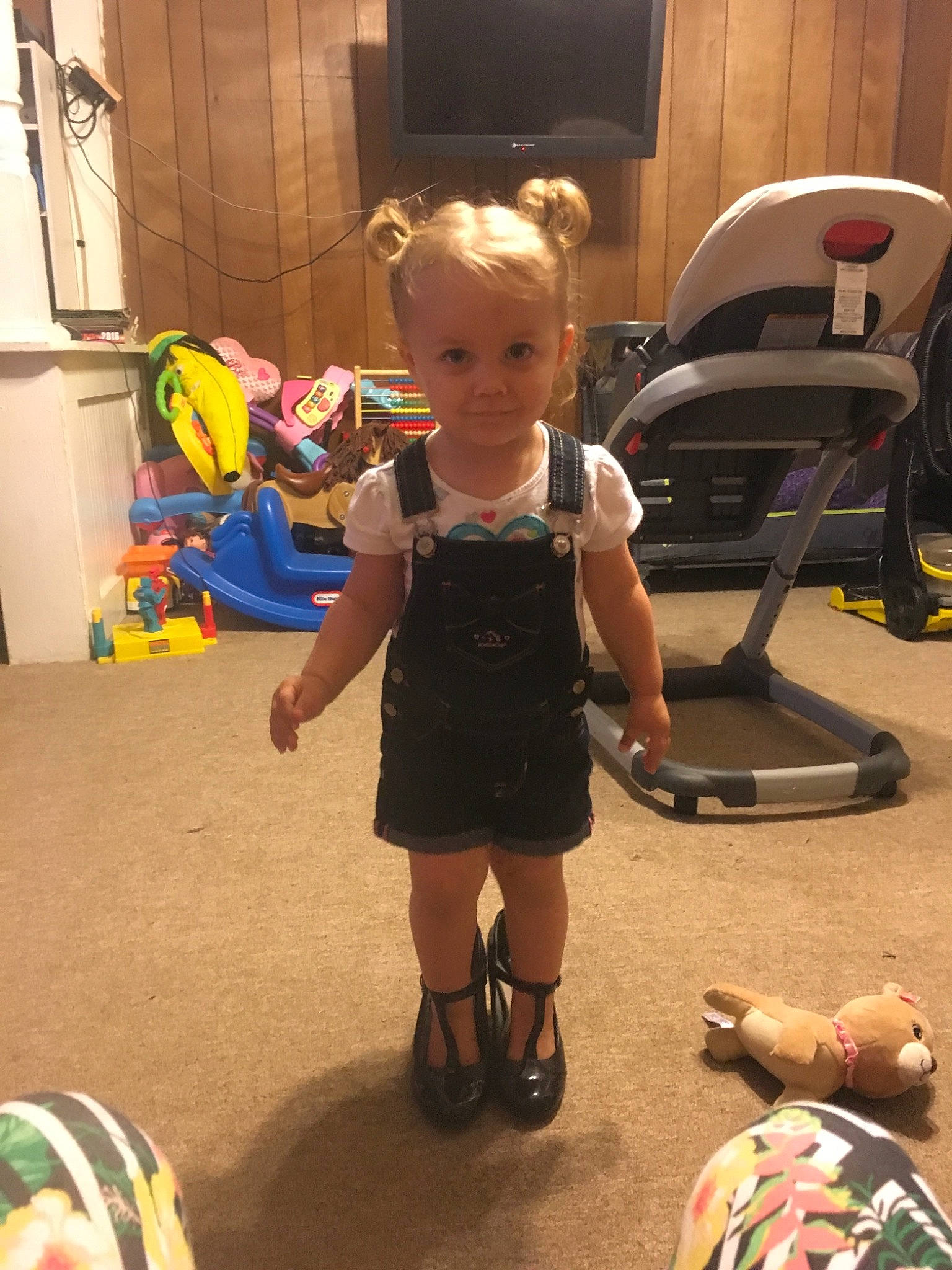 Paityn is registered to the contest to win money with this photo: child, footwear, leg, person, play, shoe, toddler