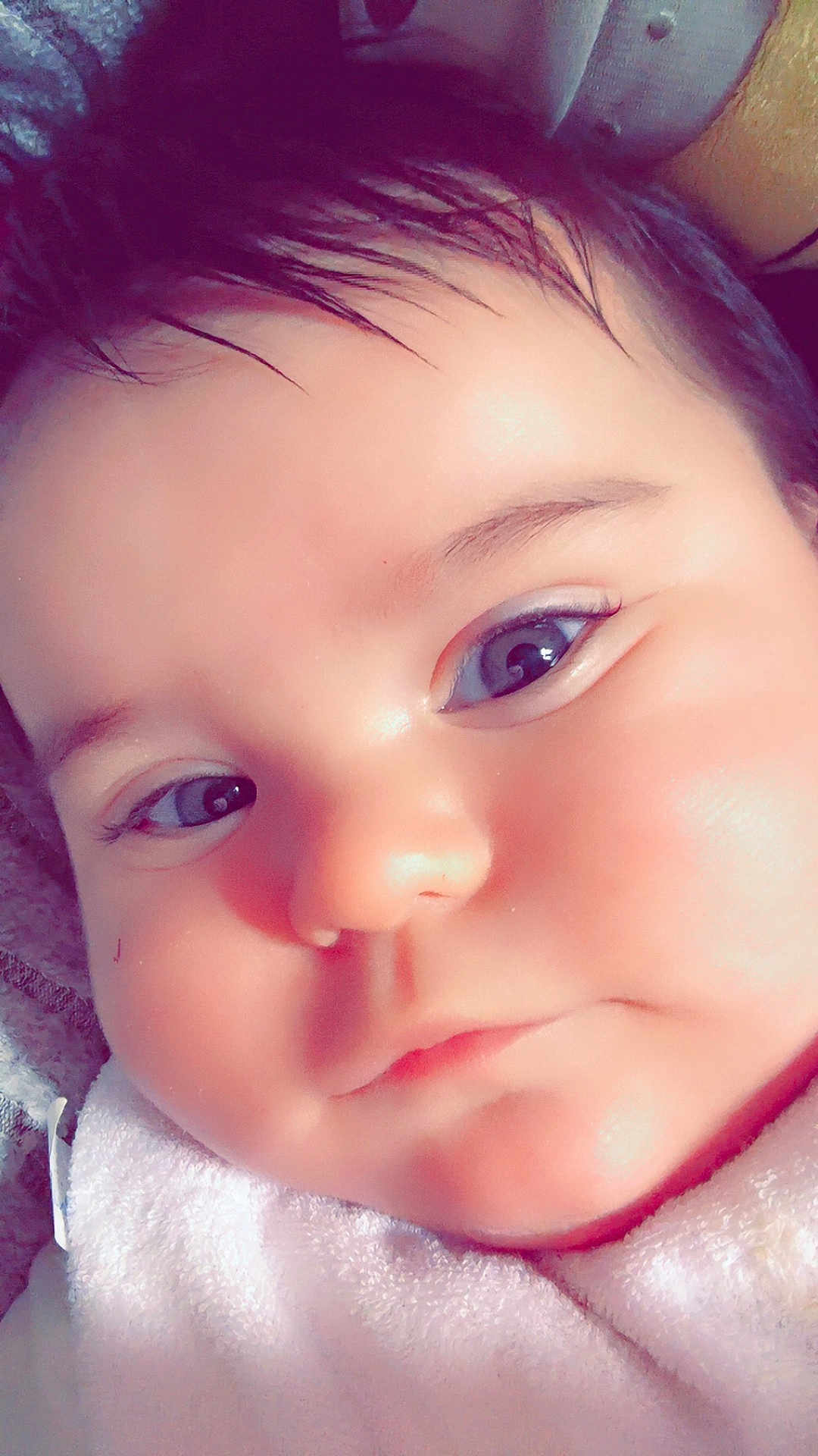 Dulcé Herbreteau a rejoint le concours — aidez-le/la à gagner de superbes lots ! adorable, baby, child, close_up, cute, expression, eyes, face, head, human, indoors, infant, newborn, person, portrait, skin, skin_texture, soft_texture, white_fabric, young