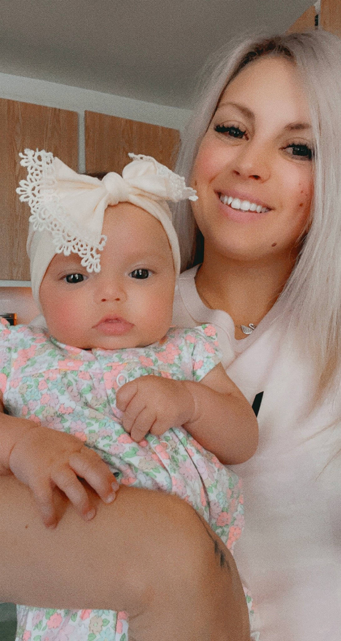 Flora participe au concours pour gagner de l'argent avec cette photo : baby, baby_toddler_clothing, eye, eyebrow, eyelash, face, fashion, flash_photography, gesture, hairstyle, happy, head, headgear, headpiece, headwear, human_body, iris, joy, lip, person