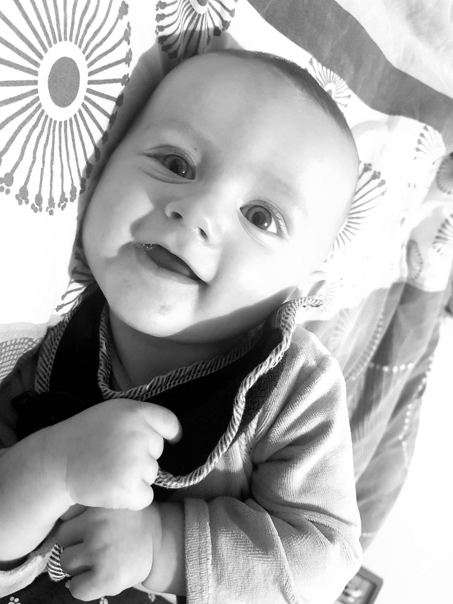 Eneko a rejoint le concours — aidez-le/la à gagner de superbes lots ! baby, black, black_and_white, cheek, chin, clothing, eye, eyebrow, eyelash, flash_photography, hair, hairstyle, head, lip, mouth, nose, organ, person, photograph, skin