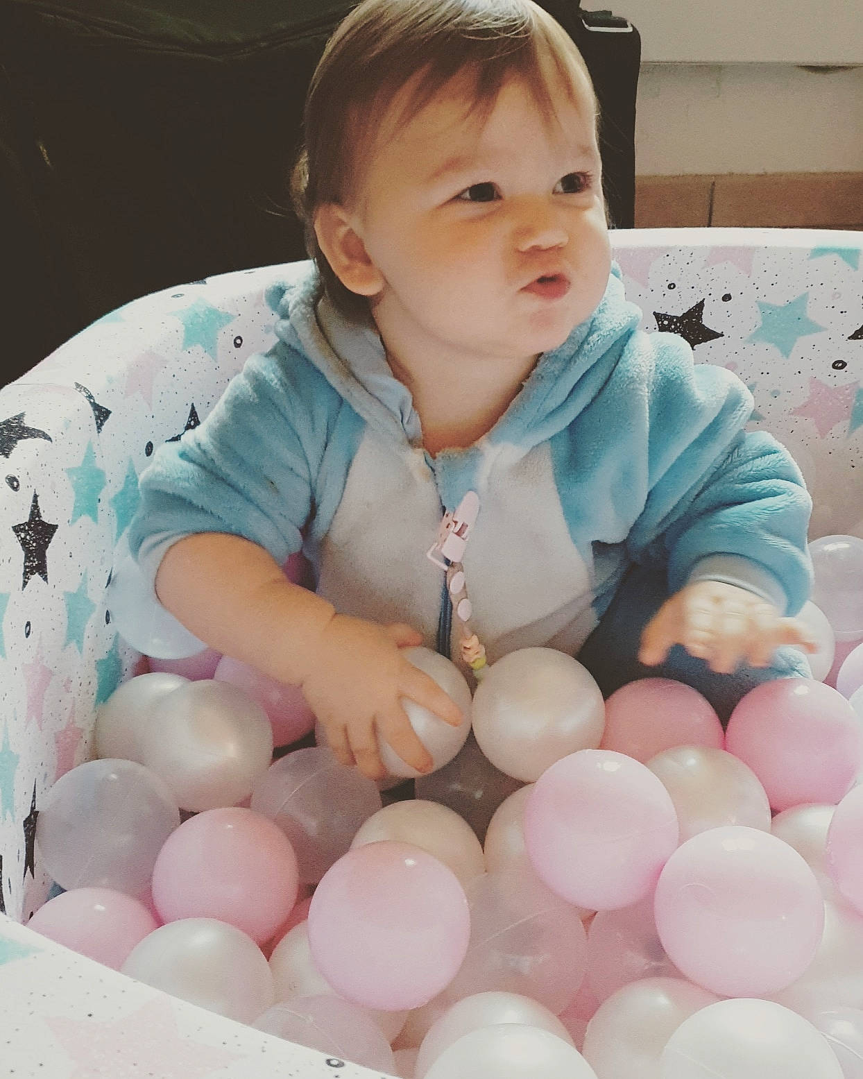 Clémence a rejoint le concours — aidez-le/la à gagner de superbes lots ! baby, child, easter, egg, food, person, pink, play, skin, smile, toddler