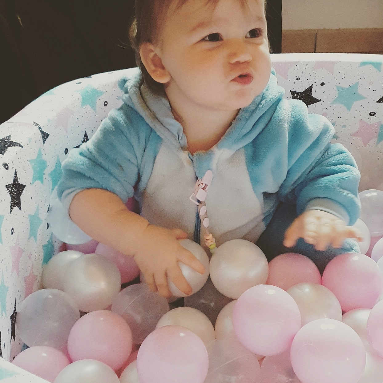 Clémence a rejoint le concours — aidez-le/la à gagner de superbes lots ! baby, child, easter, egg, food, person, pink, play, skin, smile, toddler