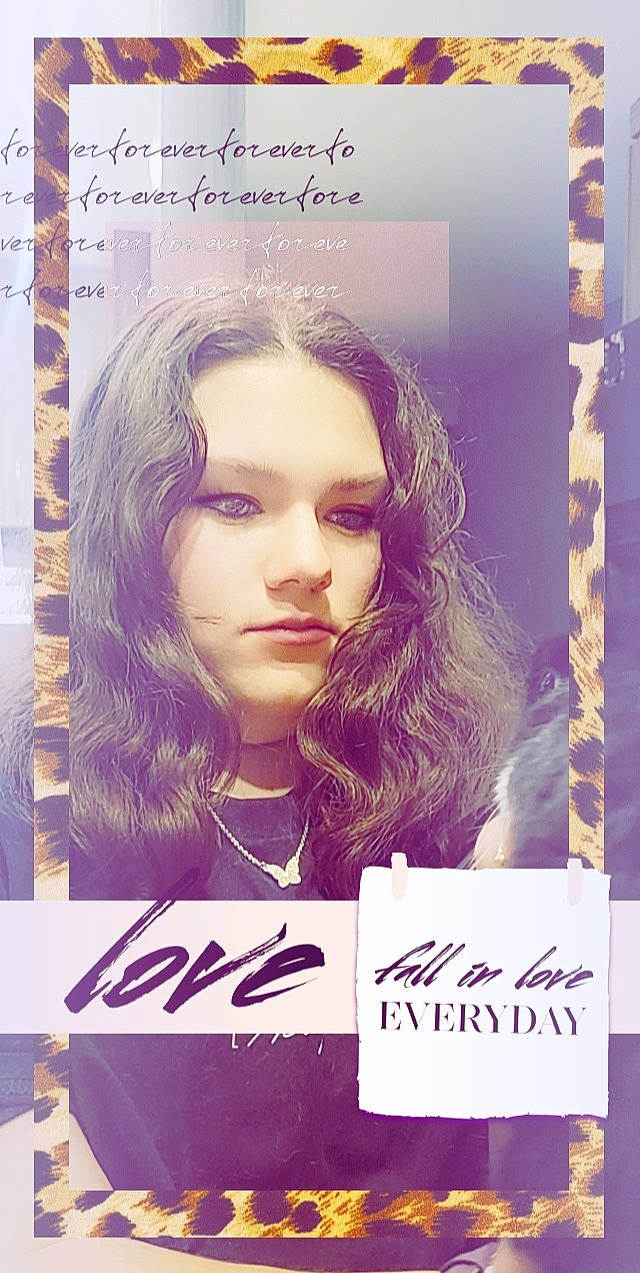 Enricka a rejoint le concours — aidez-le/la à gagner de superbes lots ! advertising, beauty, book_cover, chin, cool, cosmetics, eyebrow, eyelash, font, hair, hairstyle, lip, long_hair, material_property, person, photograph, poster, publication, purple, tints_and_shades