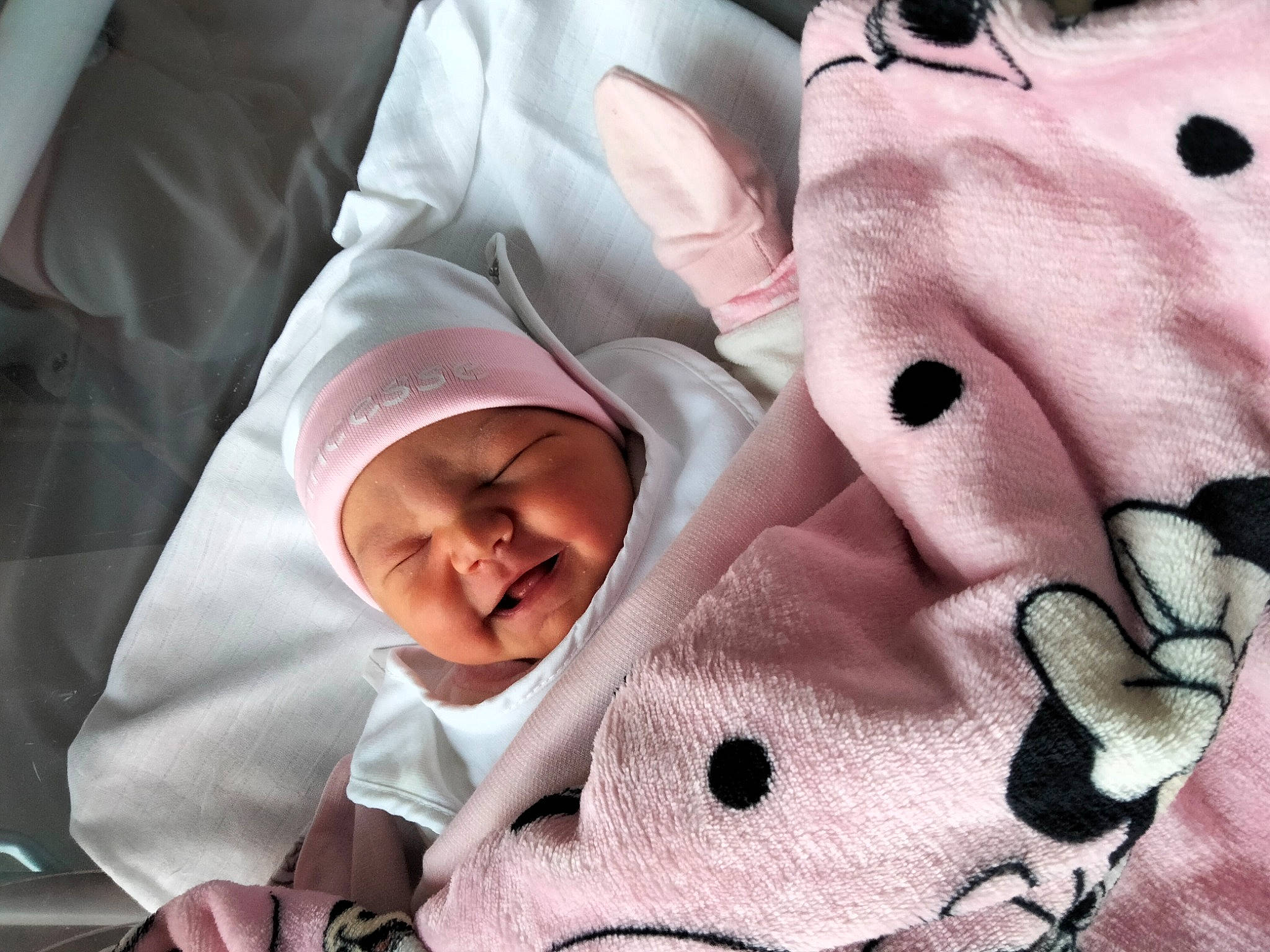 Inaya participe au concours pour gagner de l'argent avec cette photo : baby, baby_products, baby_toddler_clothing, carmine, child, comfort, happy, headwear, linens, magenta, pattern, person, photograph, pink, skin, smile, textile, toddler, toy, working_animal