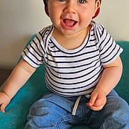 Charly a rejoint le concours — aidez-le/la à gagner de superbes lots ! toddler, child, smiling, cap, striped_shirt, jeans, blue_shoes, sitting, indoor, happy, person, face, headwear, casual_clothing, blue, white, teal_chair, cute, young_child, portrait