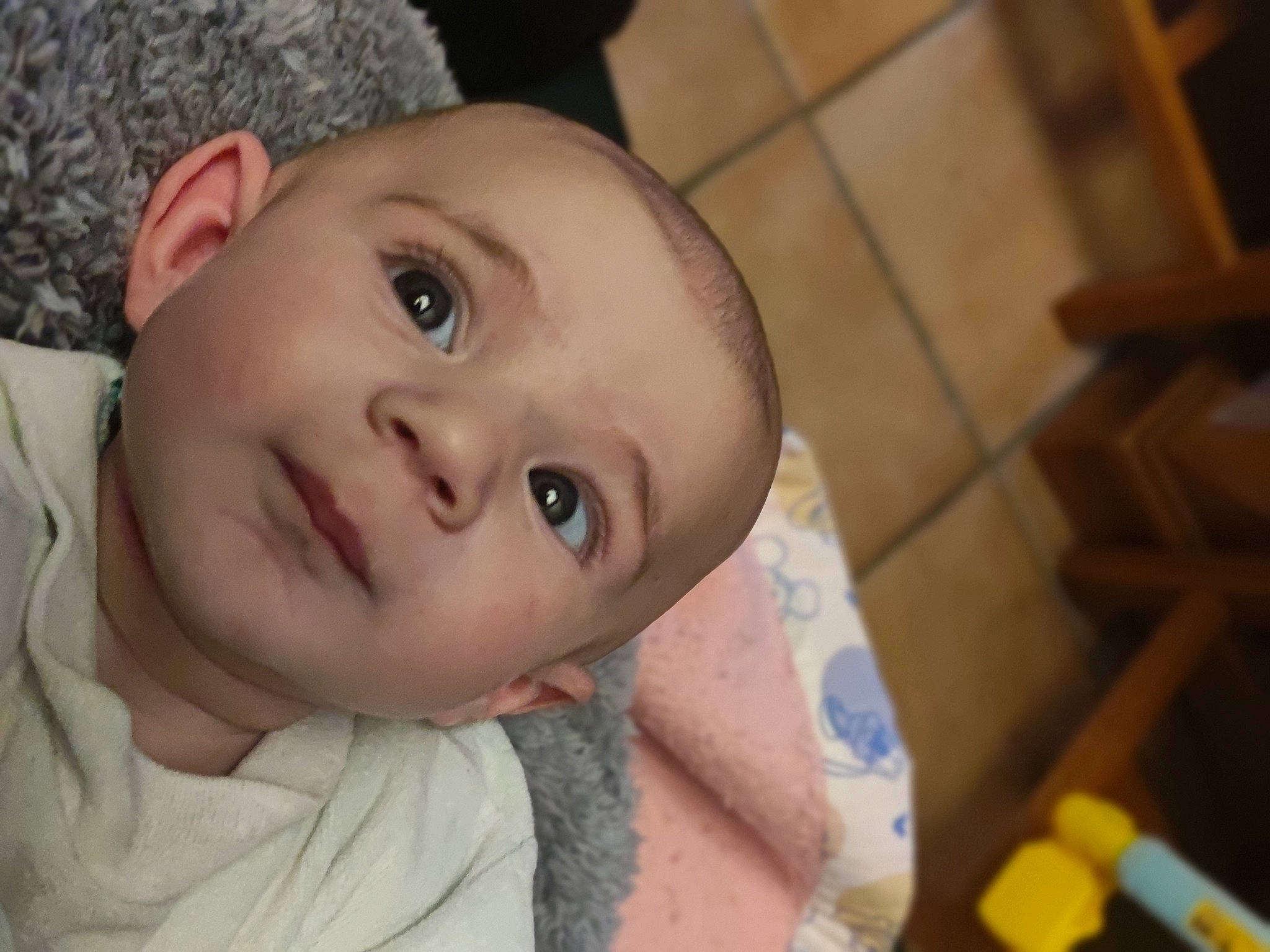 Killian a rejoint le concours — aidez-le/la à gagner de superbes lots ! baby, baby_toddler_clothing, cheek, child, chin, eye, eyebrow, eyelash, forehead, fun, happy, iris, lip, mouth, nose, person, skin, smile, toddler, tree