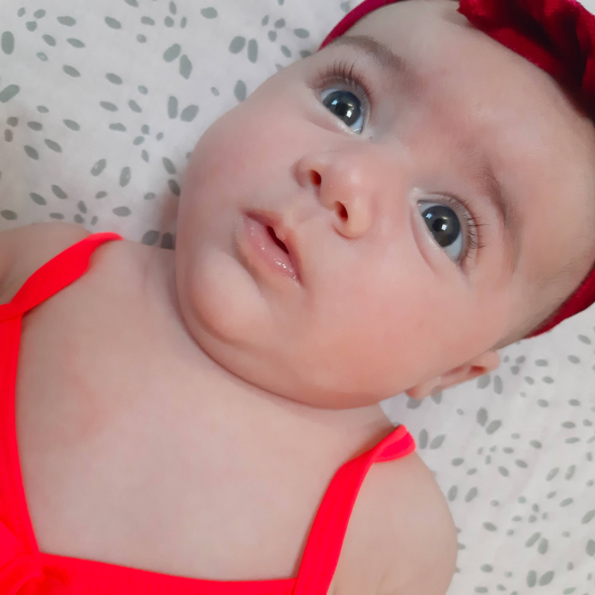 Lylou a rejoint le concours — aidez-le/la à gagner de superbes lots ! baby, baby_toddler_clothing, cap, cheek, ear, eye, eyebrow, eyelash, face, happy, hat, headgear, iris, lip, mouth, neck, nose, person, skin, sun_hat