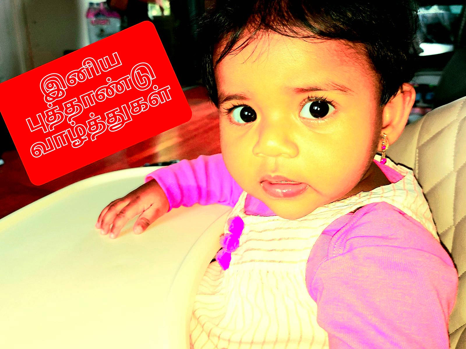 Lea a rejoint le concours — aidez-le/la à gagner de superbes lots ! car_seat, cheek, child, eyelash, facial_expression, font, fun, gesture, happy, iris, lip, magenta, nose, person, pink, sharing, skin, sleeve, smile, t_shirt