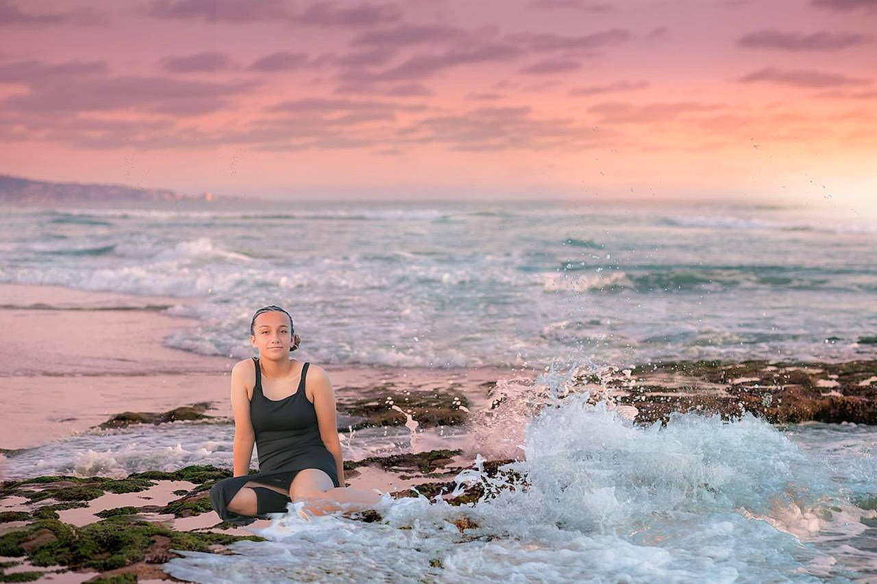 Lili is registered to the contest to win money with this photo: beach, calm, cloud, coastal_and_oceanic_landforms, flash_photography, fun, happy, horizon, landscape, leisure, morning, people_in_nature, people_on_beach, person, shore, sky, summer, sunset, travel, water