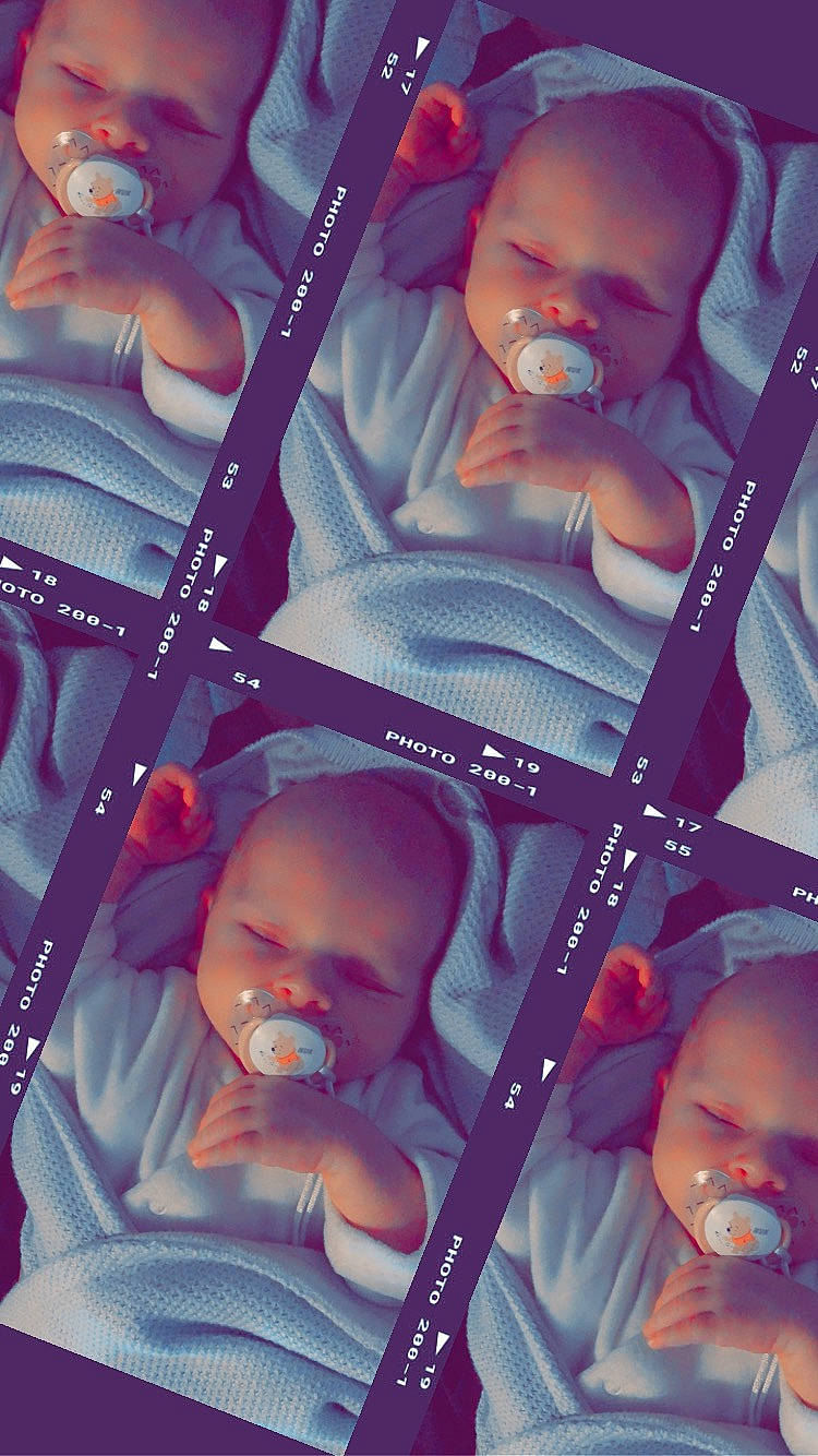 Diego a rejoint le concours — aidez-le/la à gagner de superbes lots ! baby_carriage, black, blue, cheek, chin, eyebrow, facial_expression, hairstyle, head, human, light, lip, mouth, muscle, nose, organ, person, photograph, product, purple