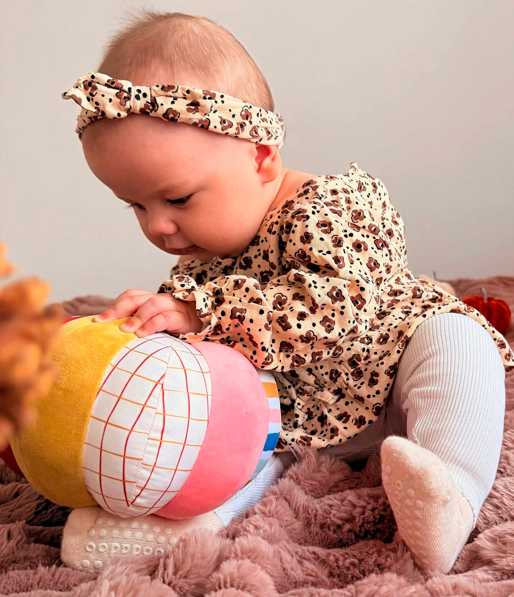 Kayla participe au concours pour gagner de l'argent avec cette photo : baby, infant, child, plush_toy, headband, leopard_print, patterned_clothing, socks, blanket, soft_texture, curious, crawling, indoors, cute, portrait, young_child, close_up, playful, colorful, cozy
