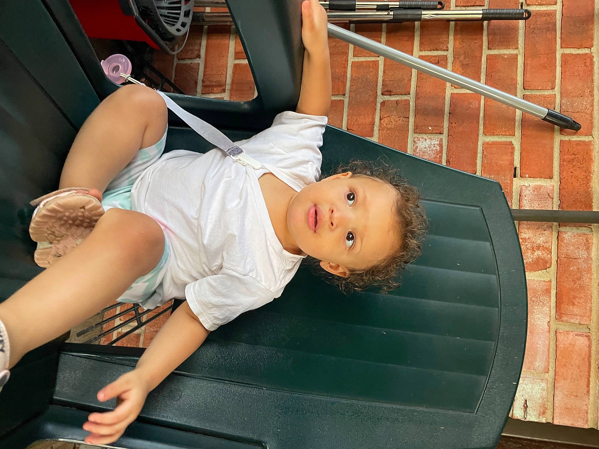 Amoura is registered to the contest to win money with this photo: automotive_design, automotive_exterior, baby_toddler_clothing, brick, brickwork, child, comfort, elbow, flash_photography, human_leg, joint, knee, motor_vehicle, person, shorts, shoulder, stairs, sunglasses, thigh, toddler