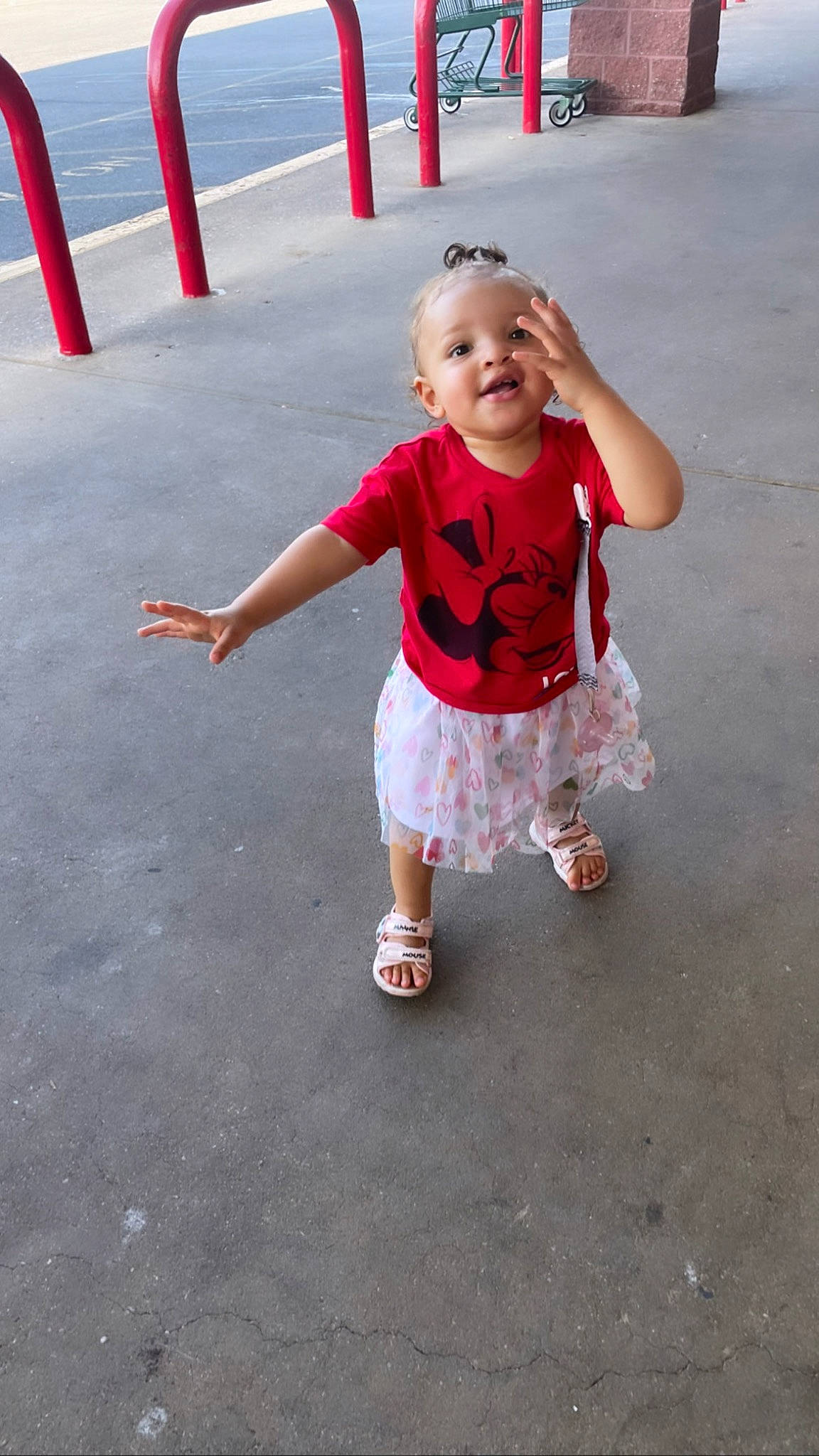 Amoura is registered to the contest to win money with this photo: asphalt, baby, baby_toddler_clothing, child, eye, fun, happy, head, human_leg, leg, leisure, person, recreation, road_surface, shorts, sleeve, smile, standing, t_shirt, toddler