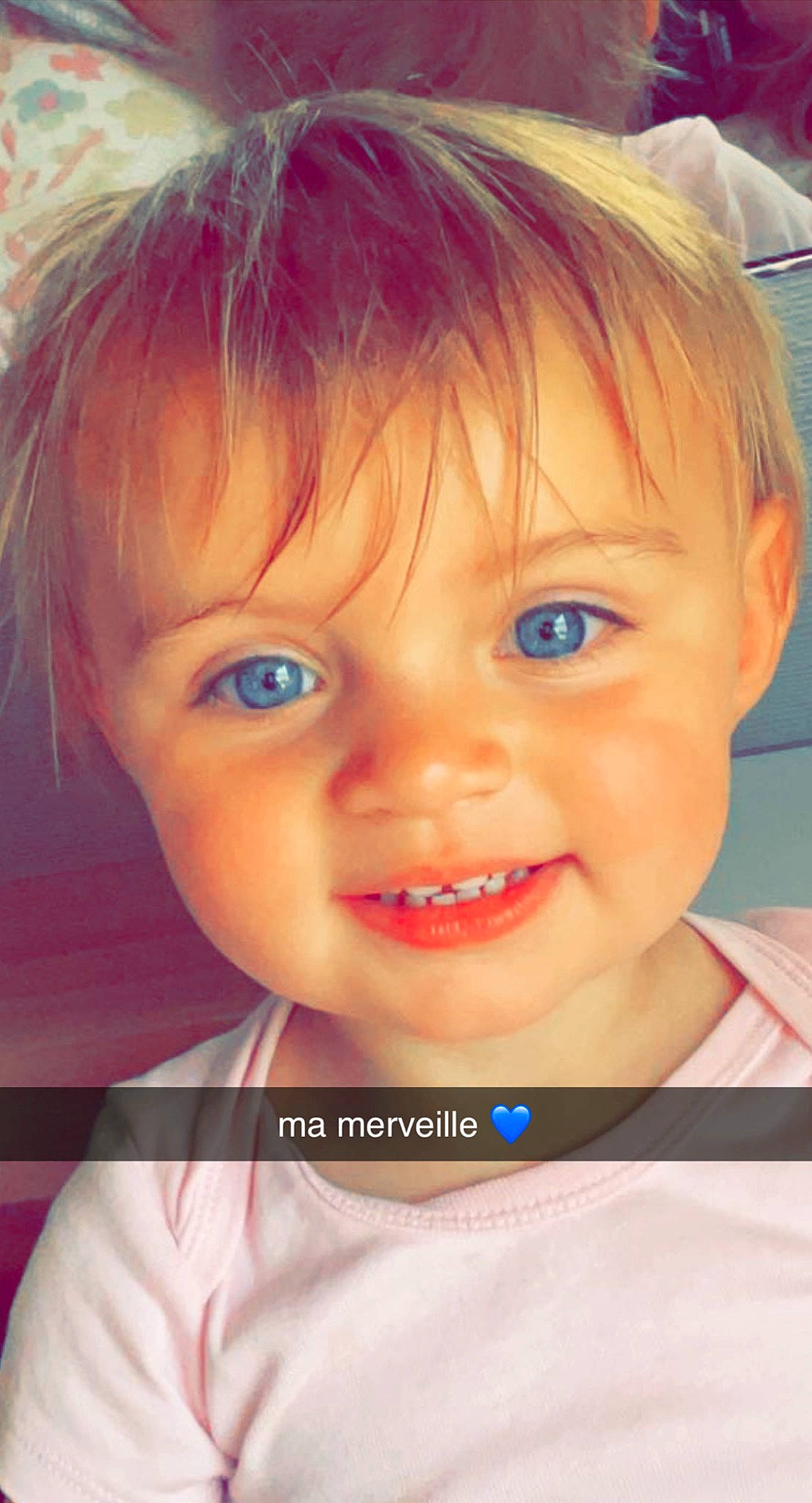 Blue a rejoint le concours — aidez-le/la à gagner de superbes lots ! cheek, chin, cool, ear, eye, eyebrow, eyelash, facial_expression, forehead, hair, happy, human_body, iris, jaw, lip, mouth, nose, person, skin, smile