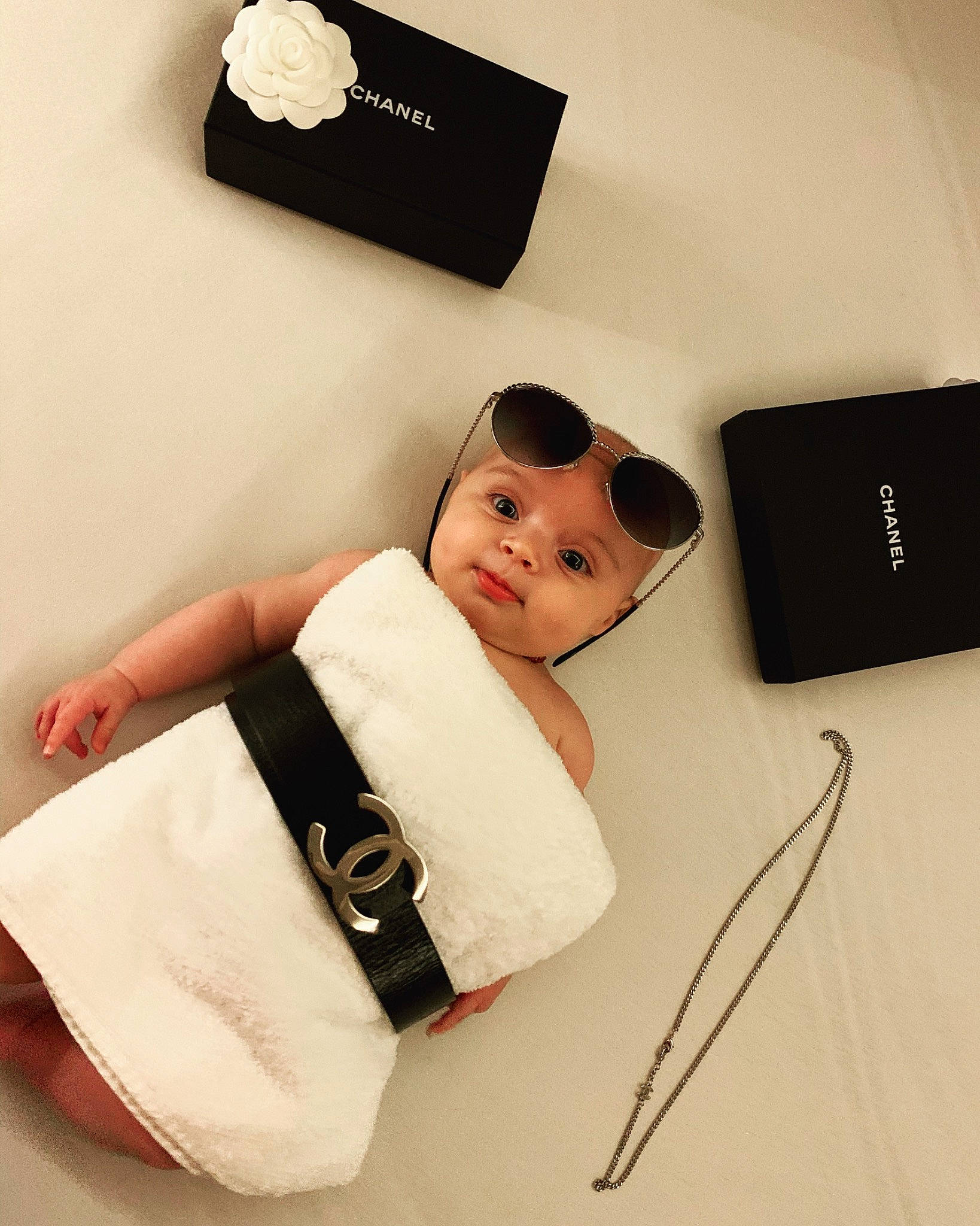 Blue participe au concours pour gagner de l'argent avec cette photo : baby, baby_toddler_clothing, collar, comfort, electronic_device, eyelash, eyewear, fashion_accessory, font, gadget, happy, hat, headwear, material_property, output_device, person, rectangle, sleeve, toddler, travel